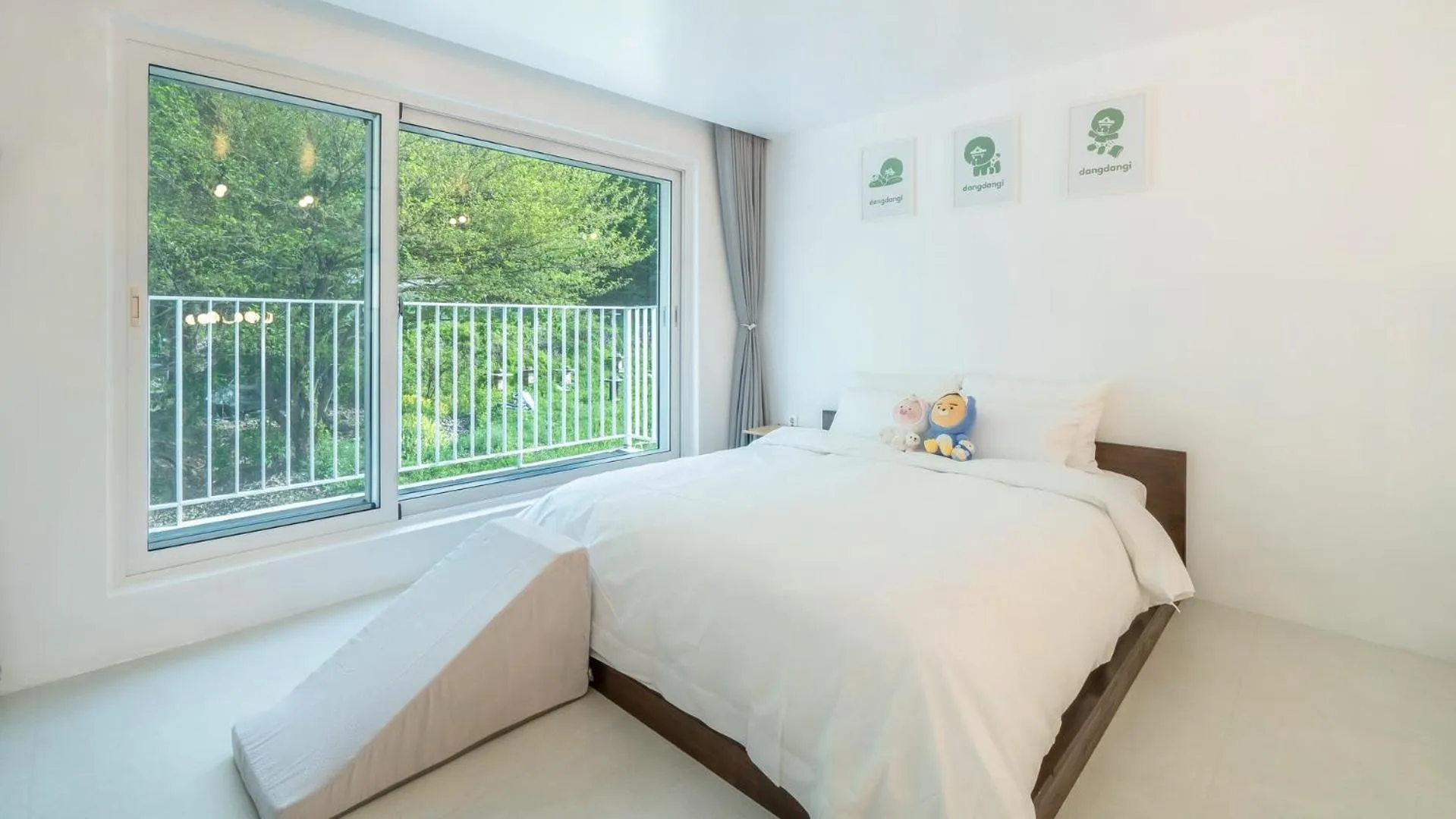 Property building, Bed in Gapyeong Dangdangi Pet Poolvilla Blue