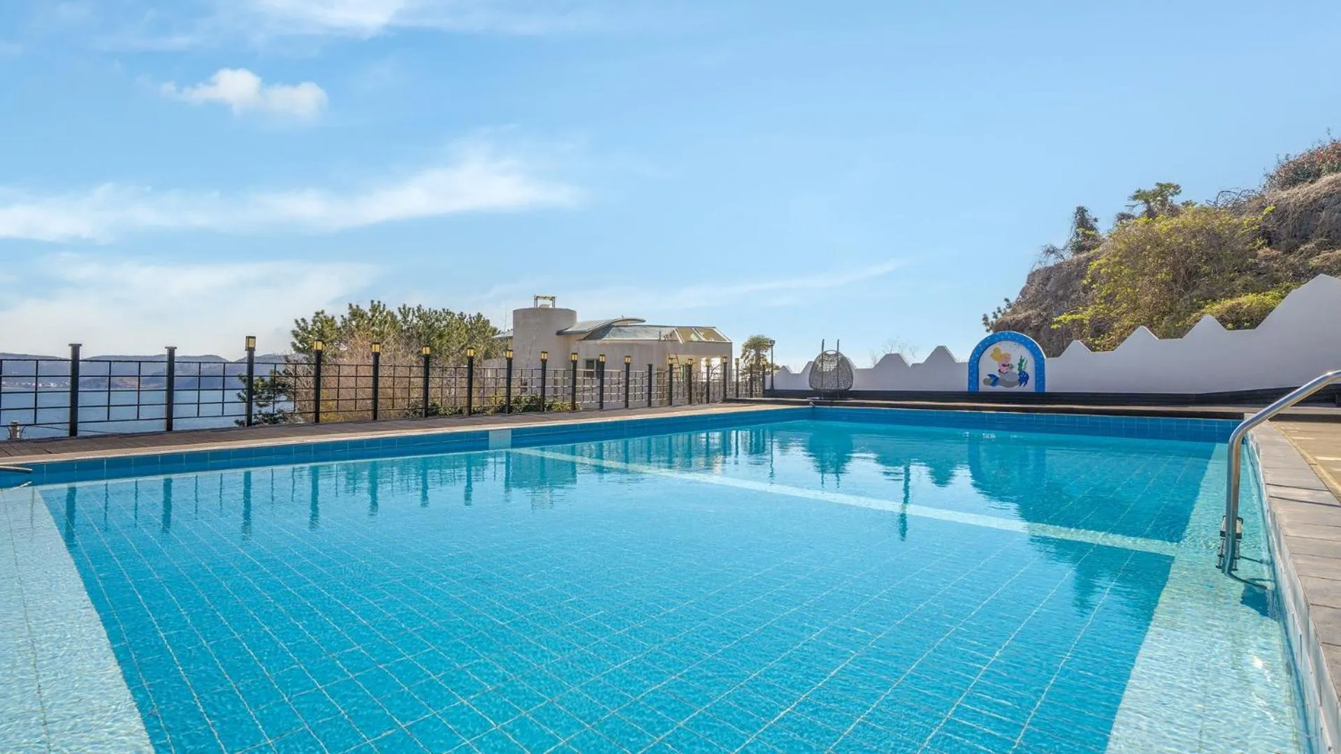 Property building in Geoje Badageurigo Pension