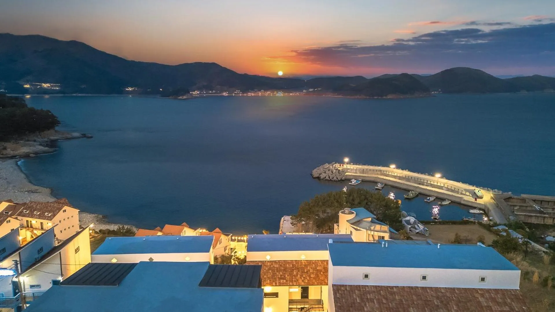 Property building in Geoje Badageurigo Pension