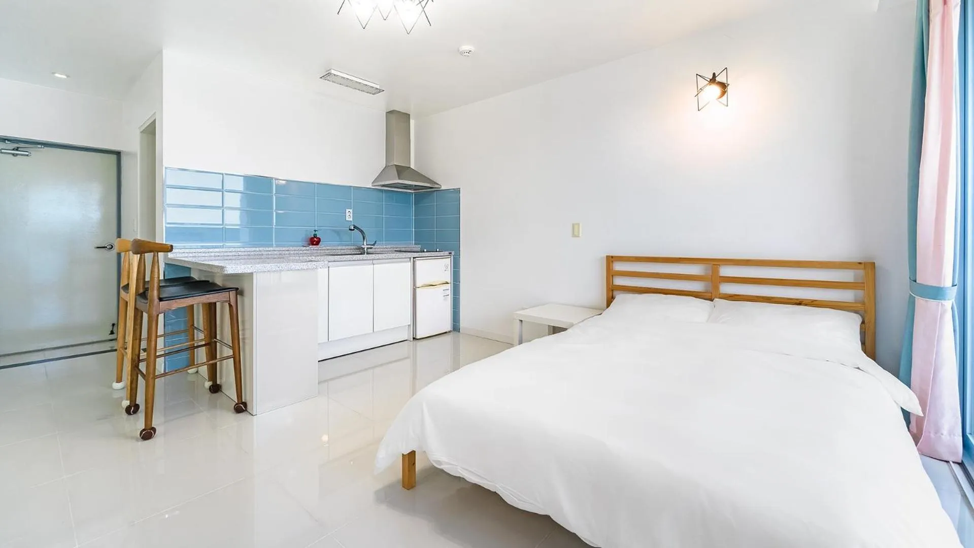 Property building, Bed in Namhae Spring, Summer, Fall, Winter Pet-