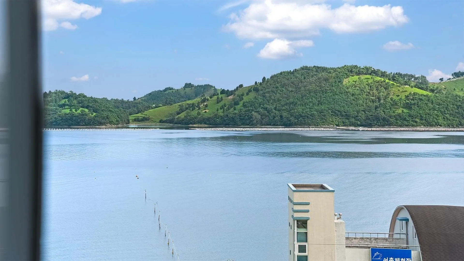 Property building in Namhae Spring, Summer, Fall, Winter Pet-