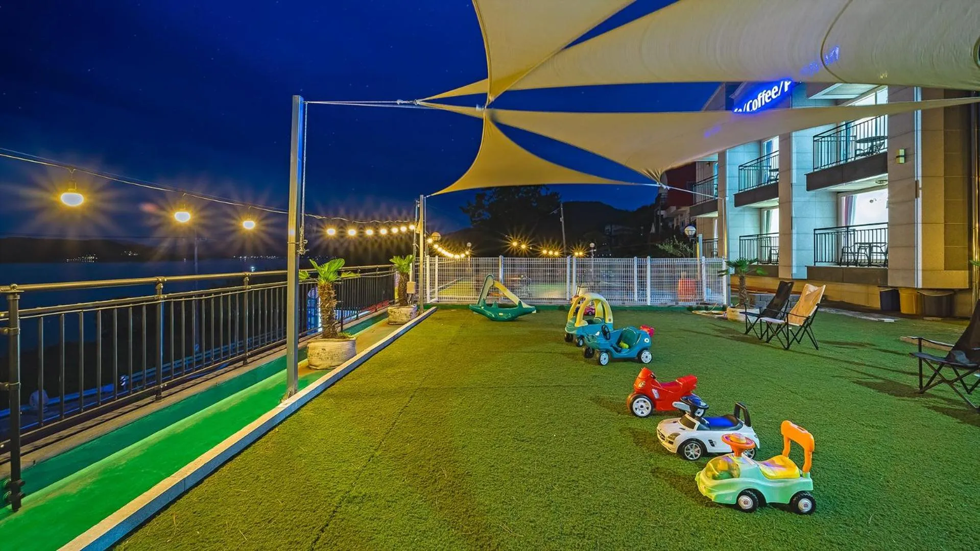 Property building in Namhae Spring, Summer, Fall, Winter Pet-