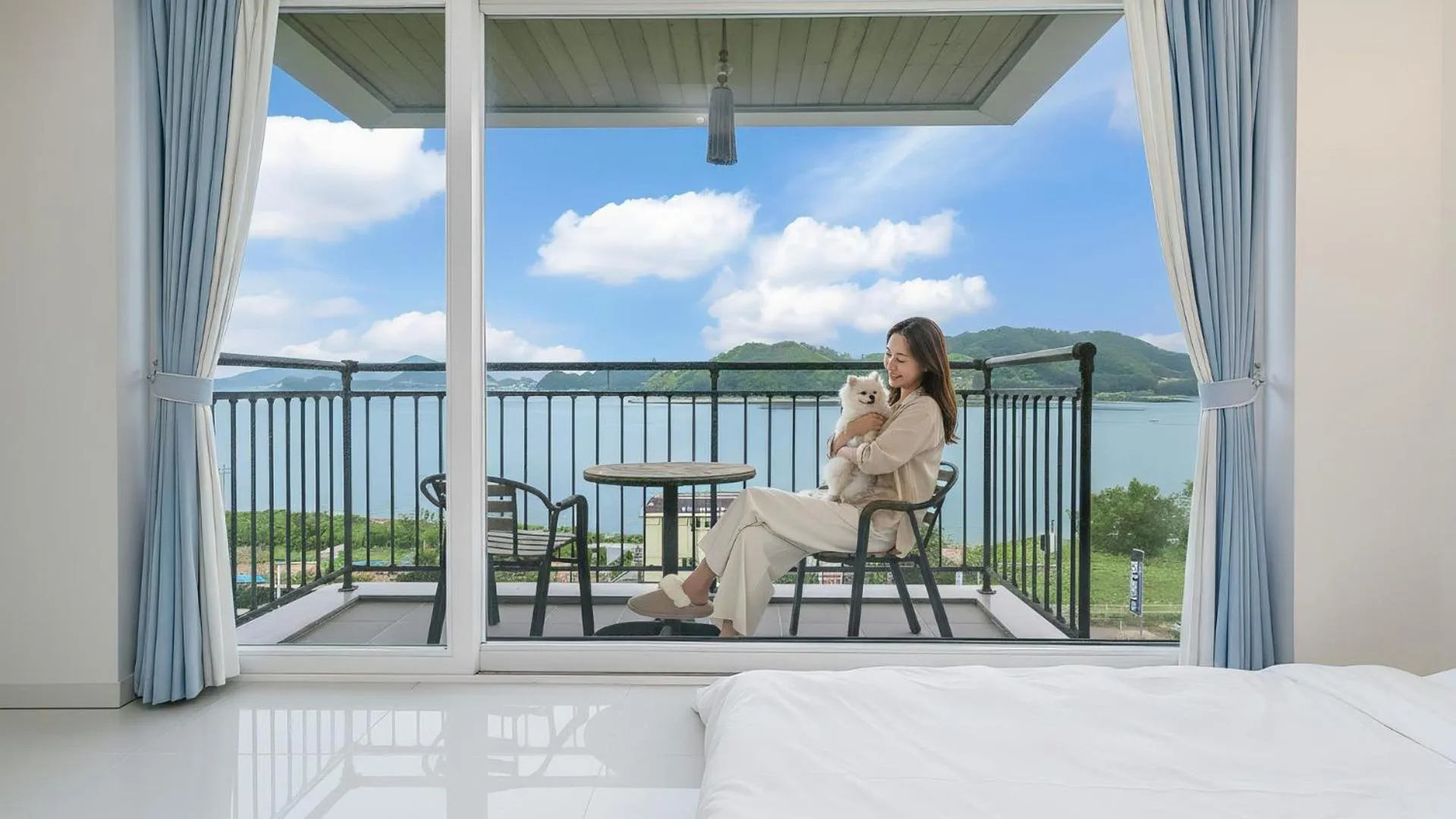 Property building in Namhae Spring, Summer, Fall, Winter Pet-