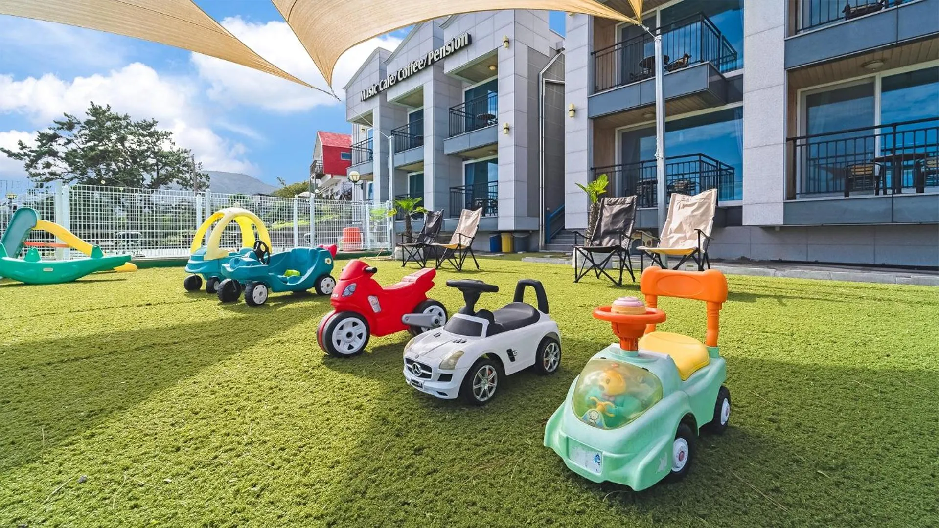 Property building in Namhae Spring, Summer, Fall, Winter Pet-