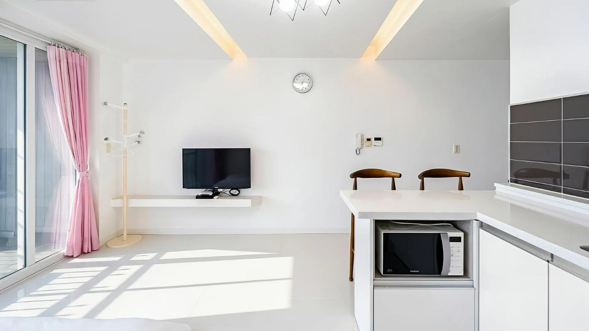 Property building in Namhae Spring, Summer, Fall, Winter Pet-