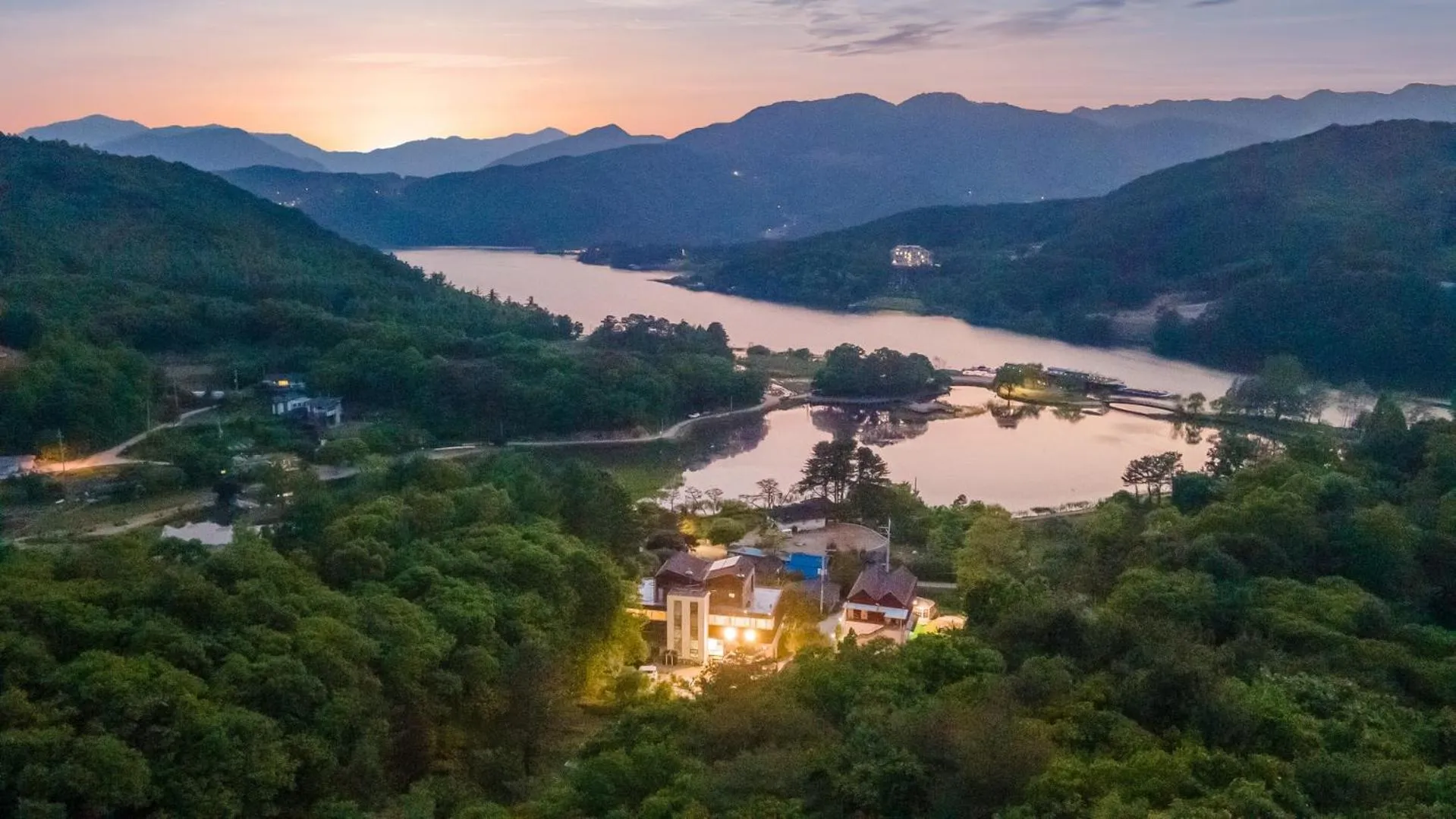 Property building in Gapyeong Yeonkkocchosu Pet Pension