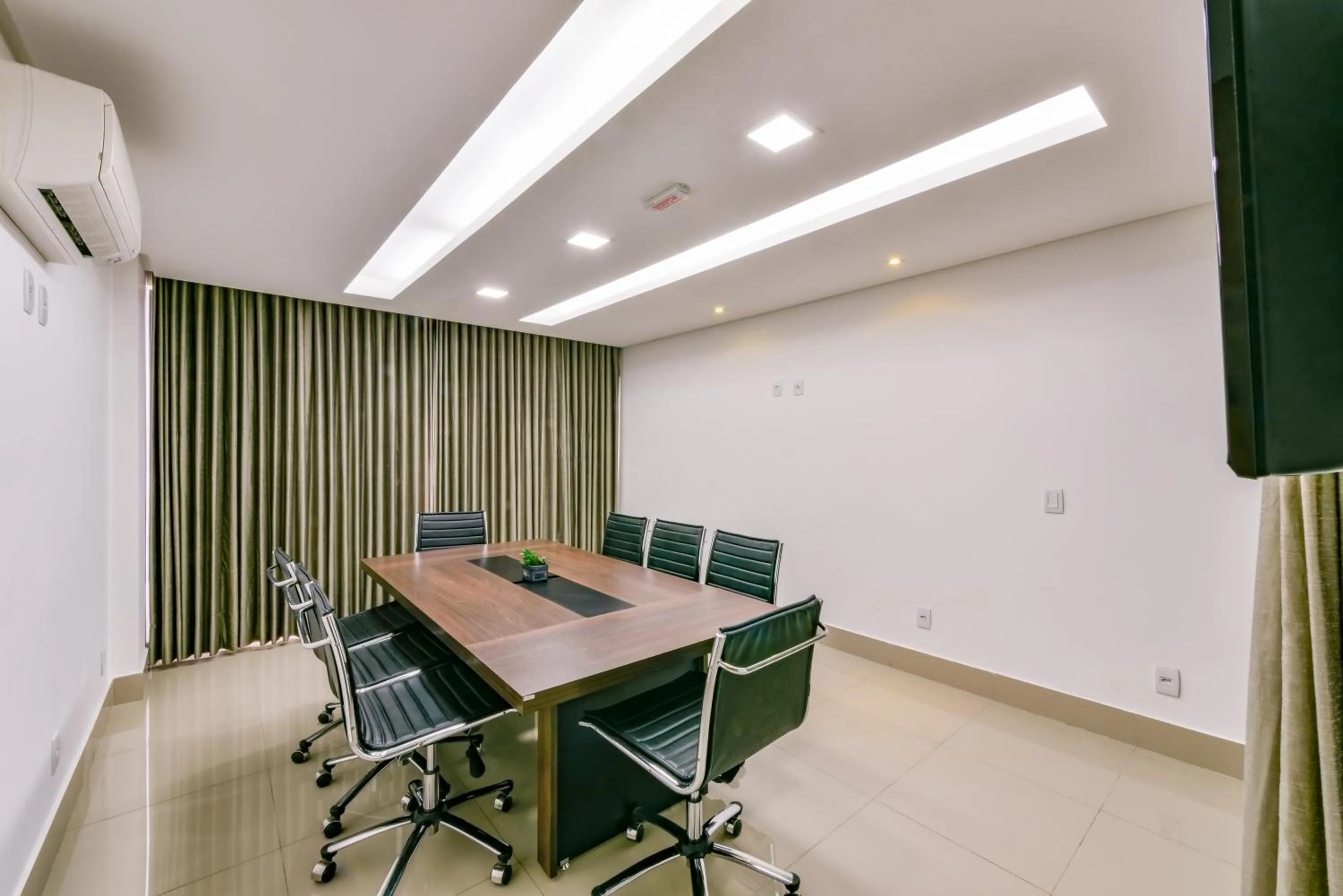 Meeting/conference room in Plaza Inn Breeze Aeroporto