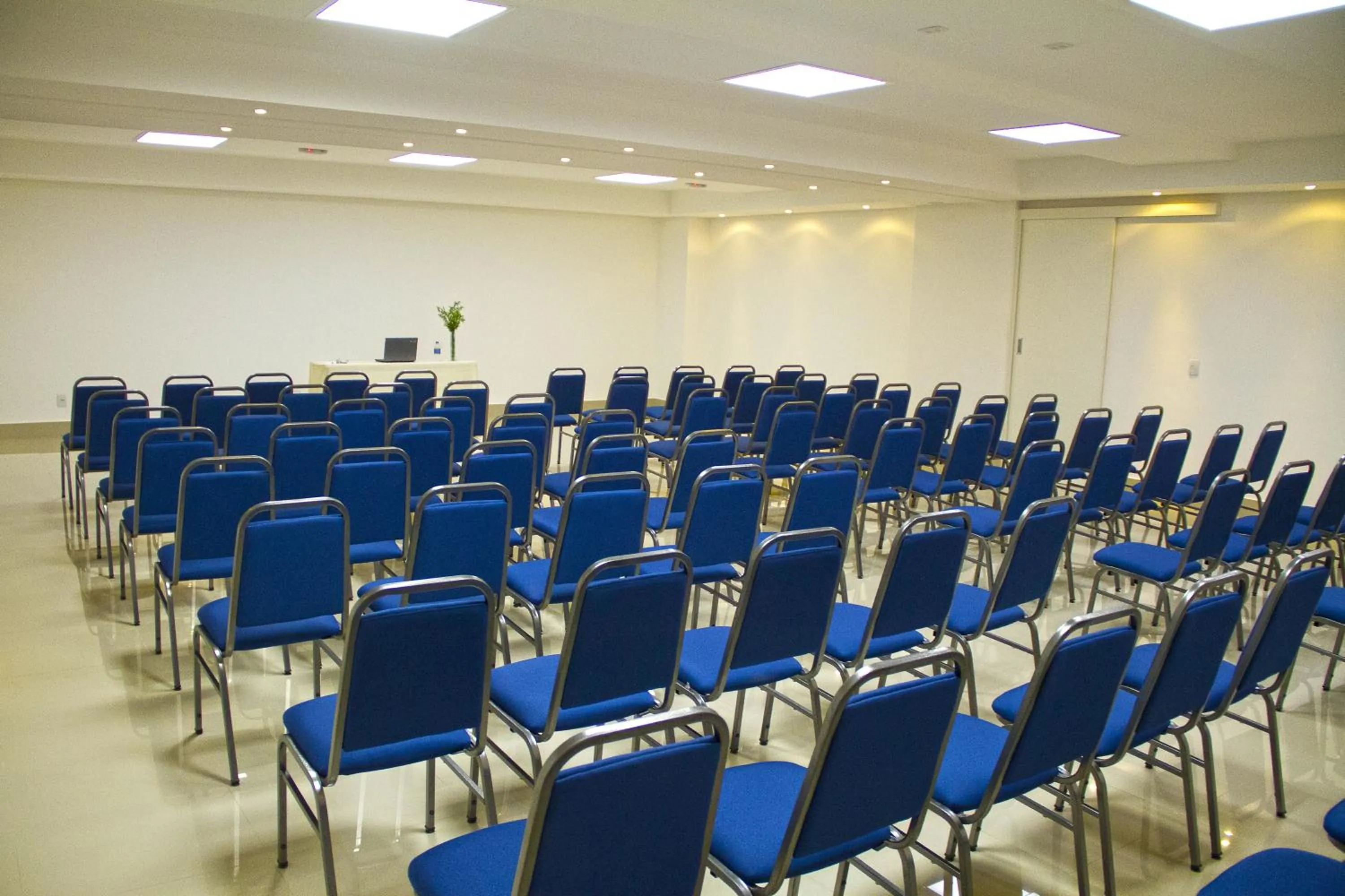 Business facilities in Plaza Inn Breeze Aeroporto