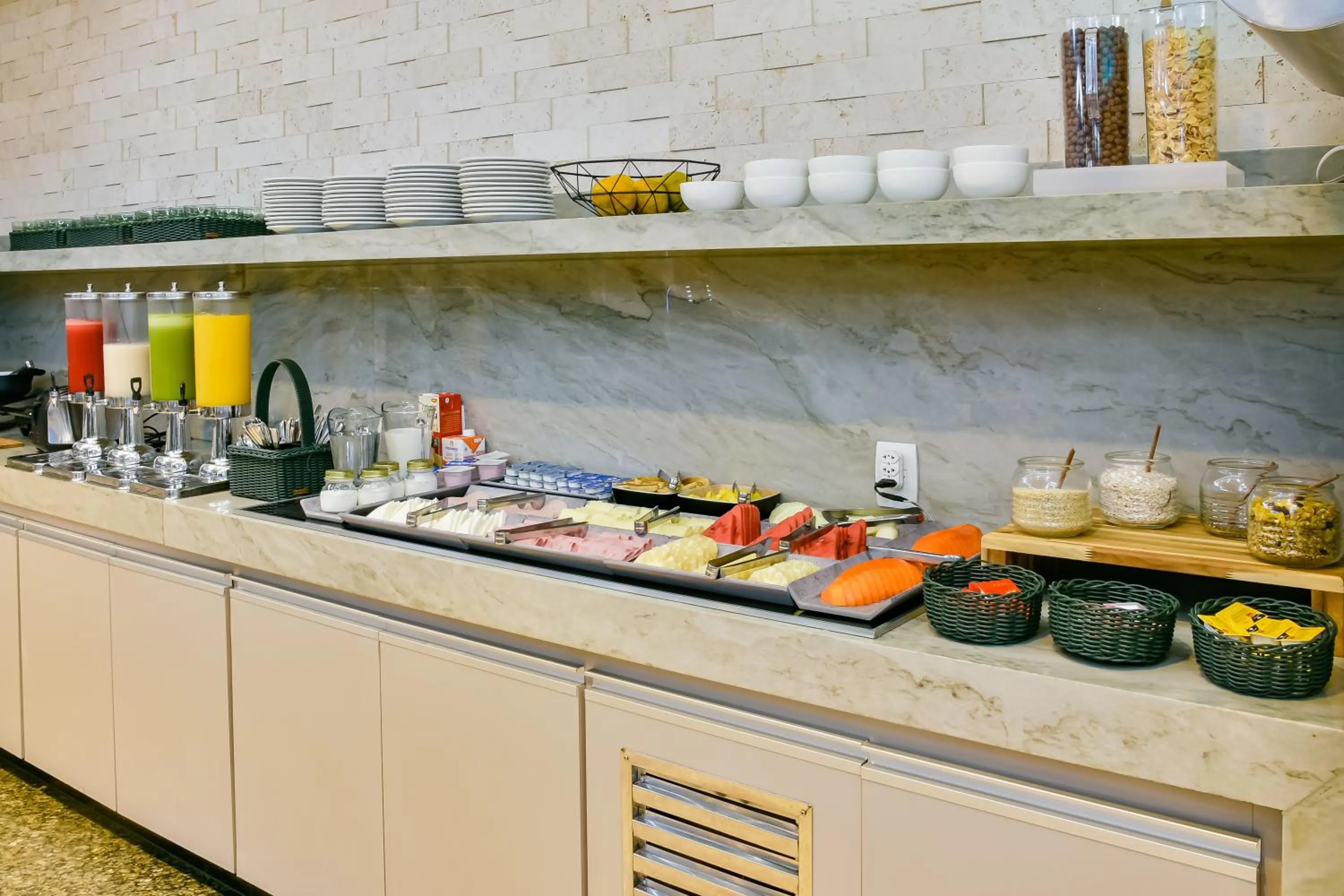 Buffet breakfast in Plaza Inn Breeze Aeroporto