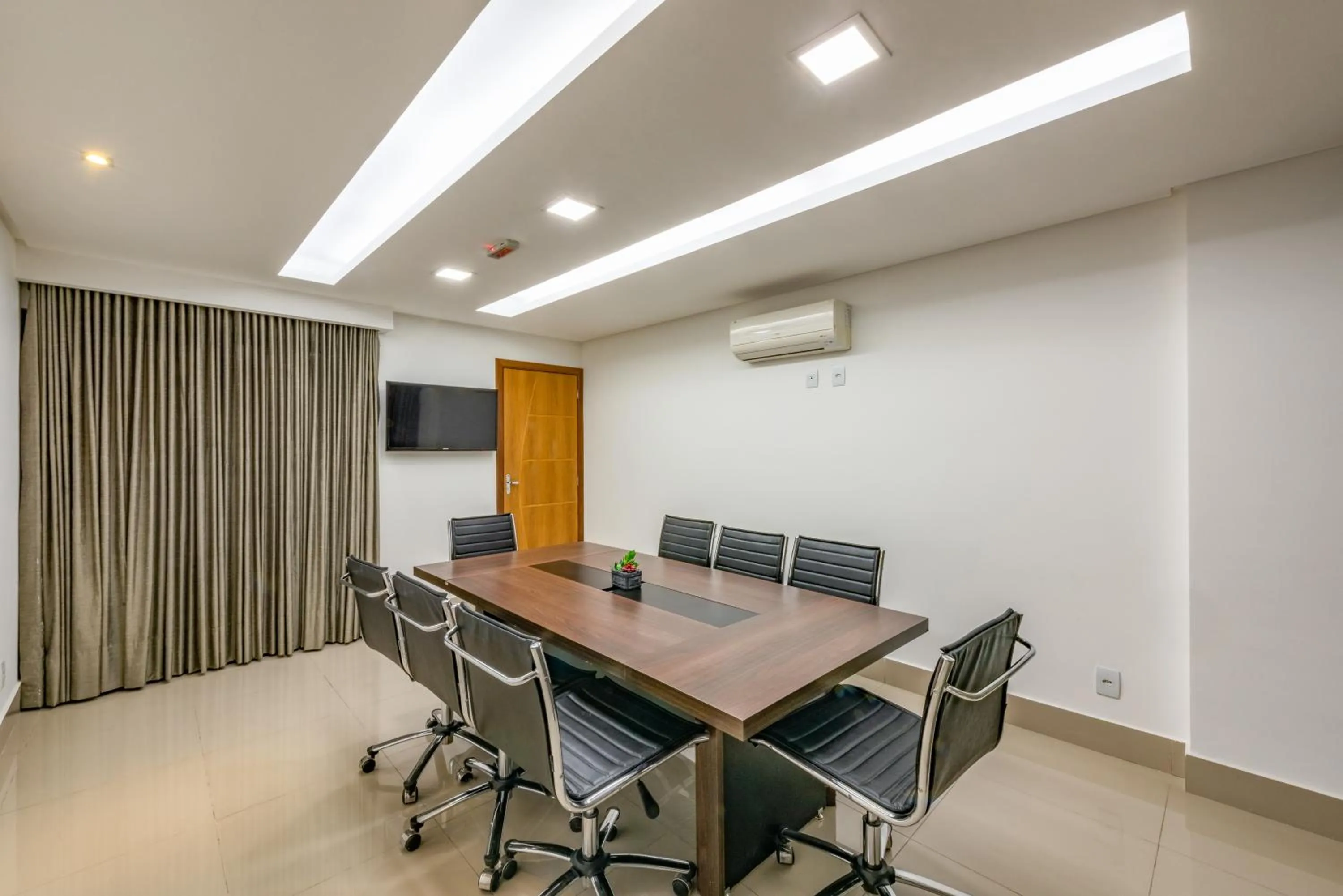 Meeting/conference room in Plaza Inn Breeze Aeroporto