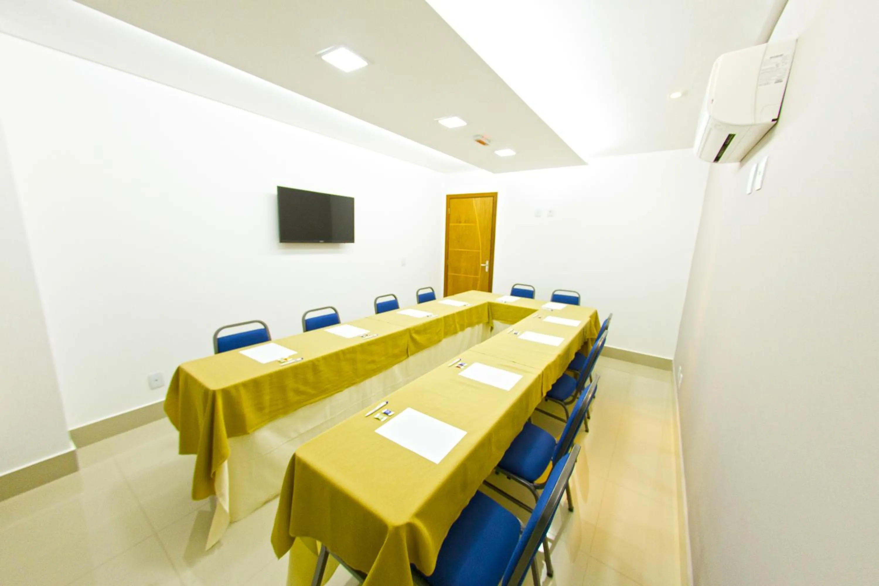 Business facilities in Plaza Inn Breeze Aeroporto