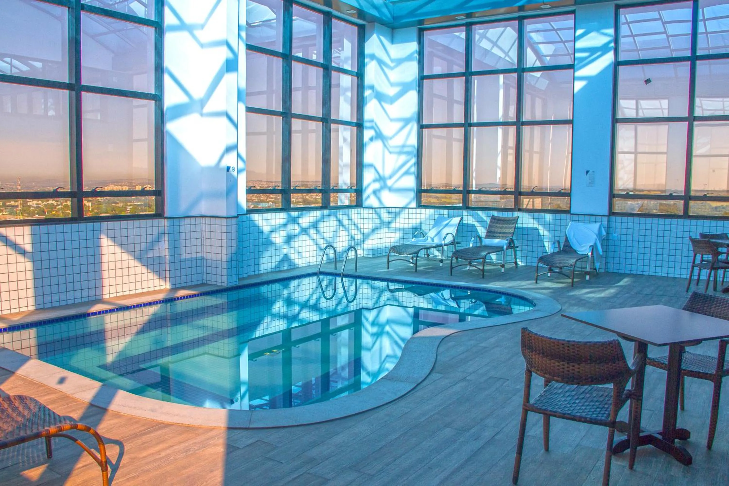 Swimming pool in Plaza Inn Breeze Aeroporto