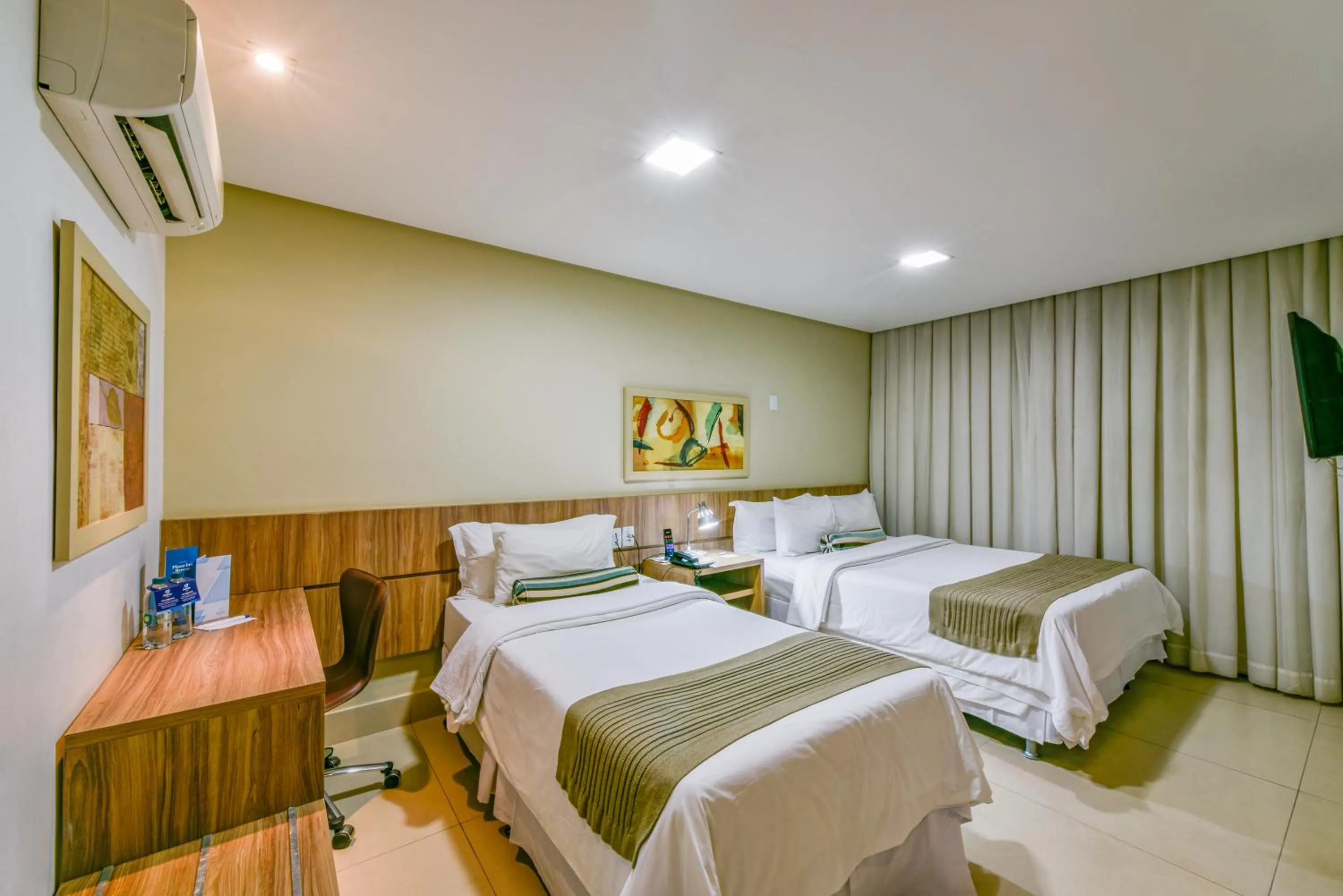 Bedroom, Bed in Plaza Inn Breeze Aeroporto