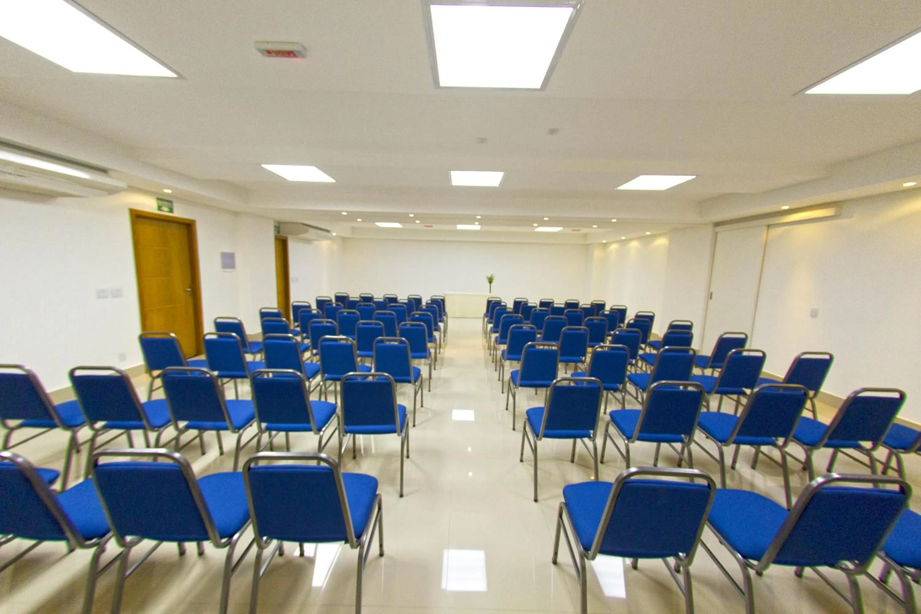 Business facilities in Plaza Inn Breeze Aeroporto