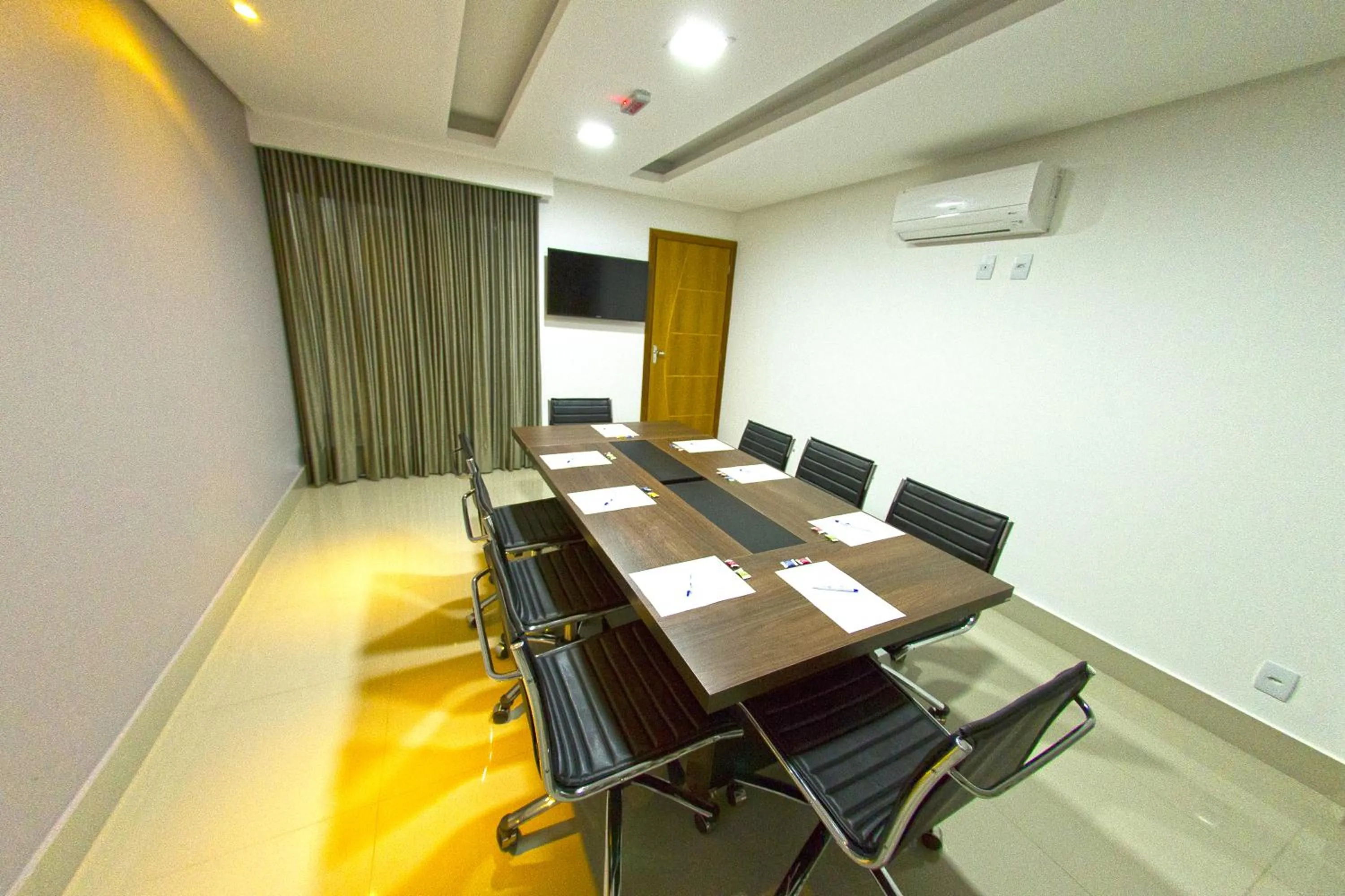 Business facilities in Plaza Inn Breeze Aeroporto