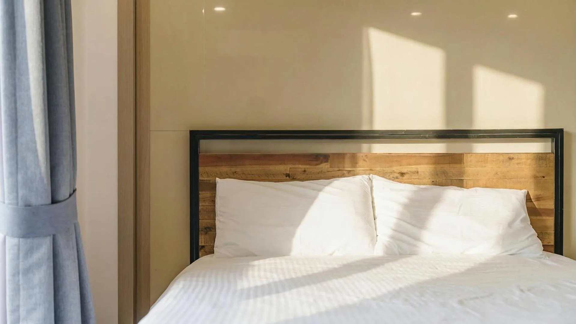 Property building, Bed in Yangyang Haettuneonchangmoon Pension