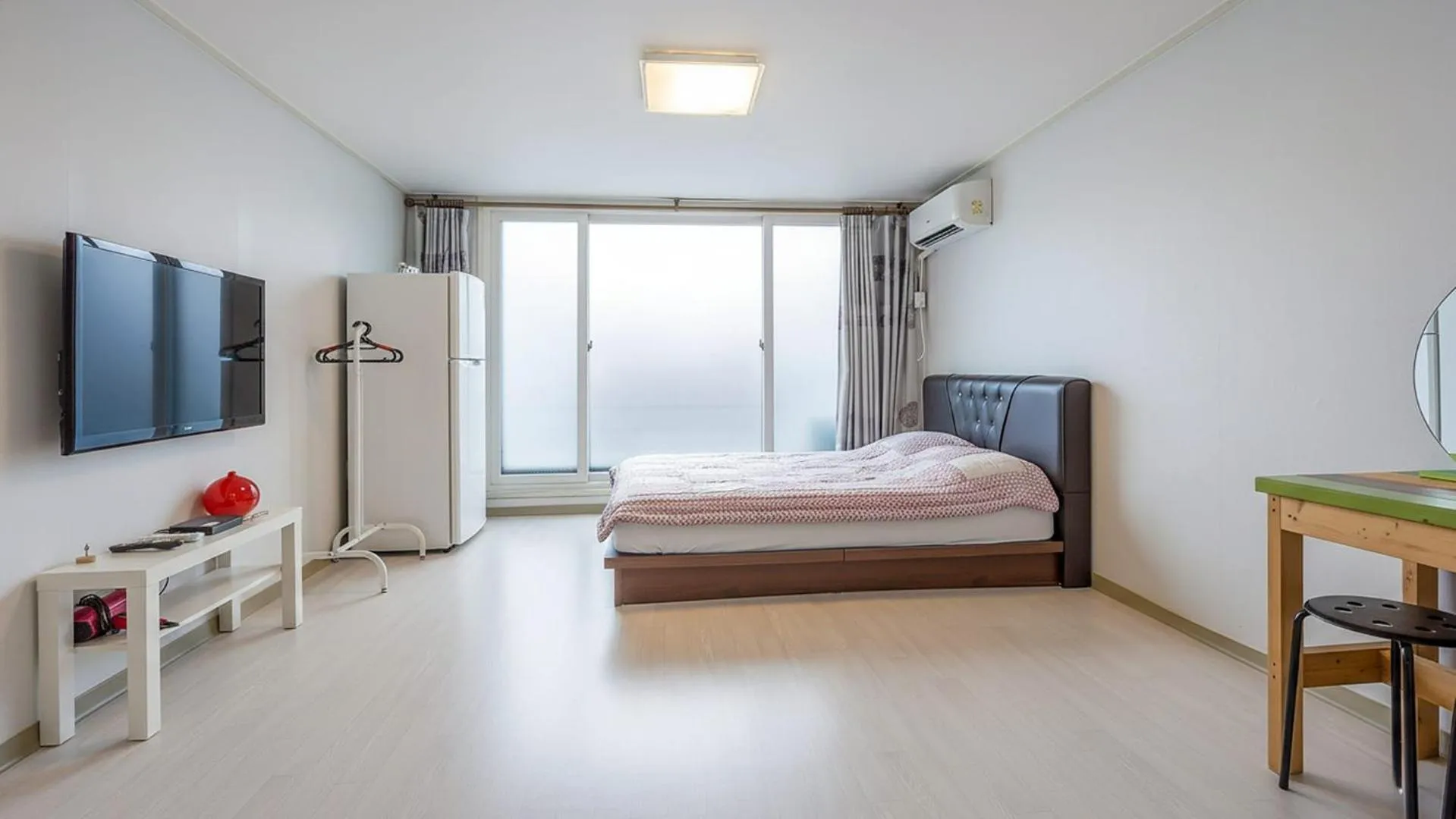 Property building, Bed in Sokcho World Pet-Friendly (Paid) Pension