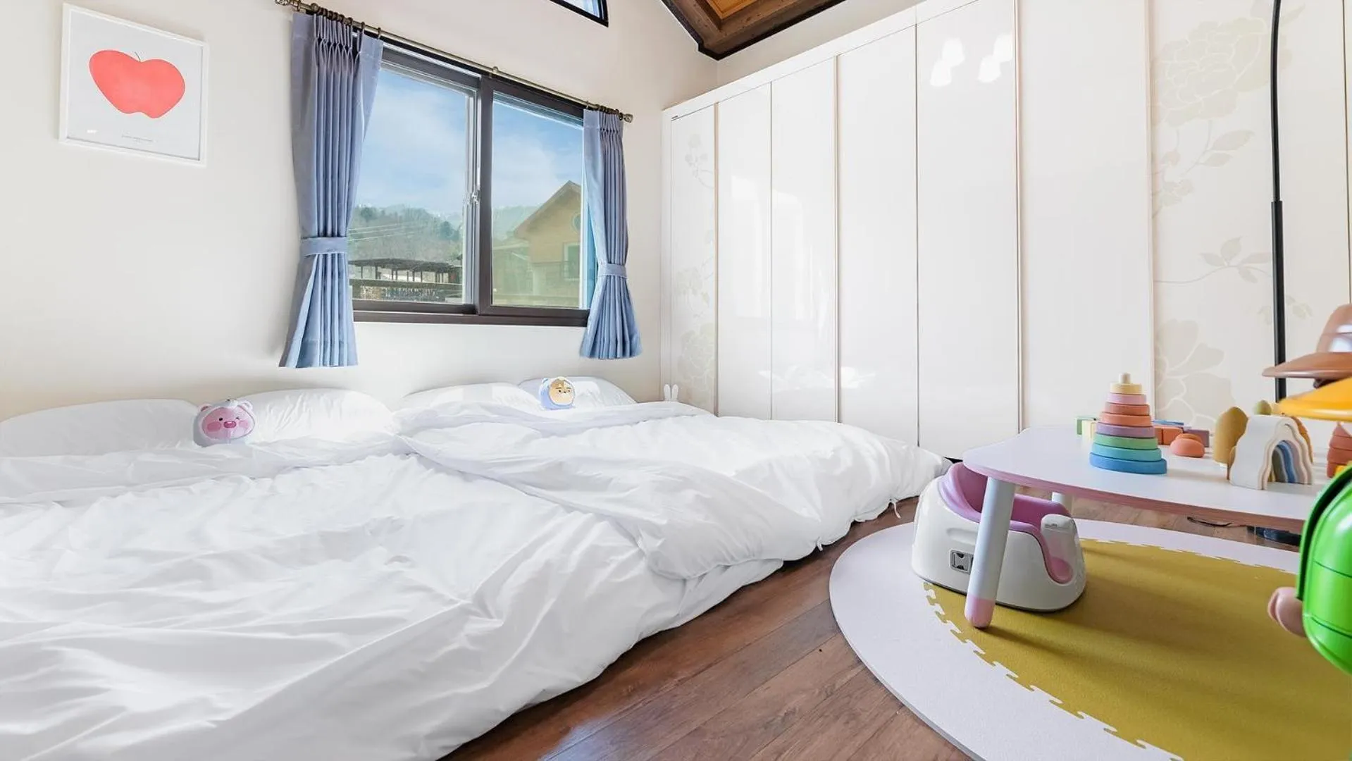 Property building, Bed in Namyangju HAIMOM Family Pension Black