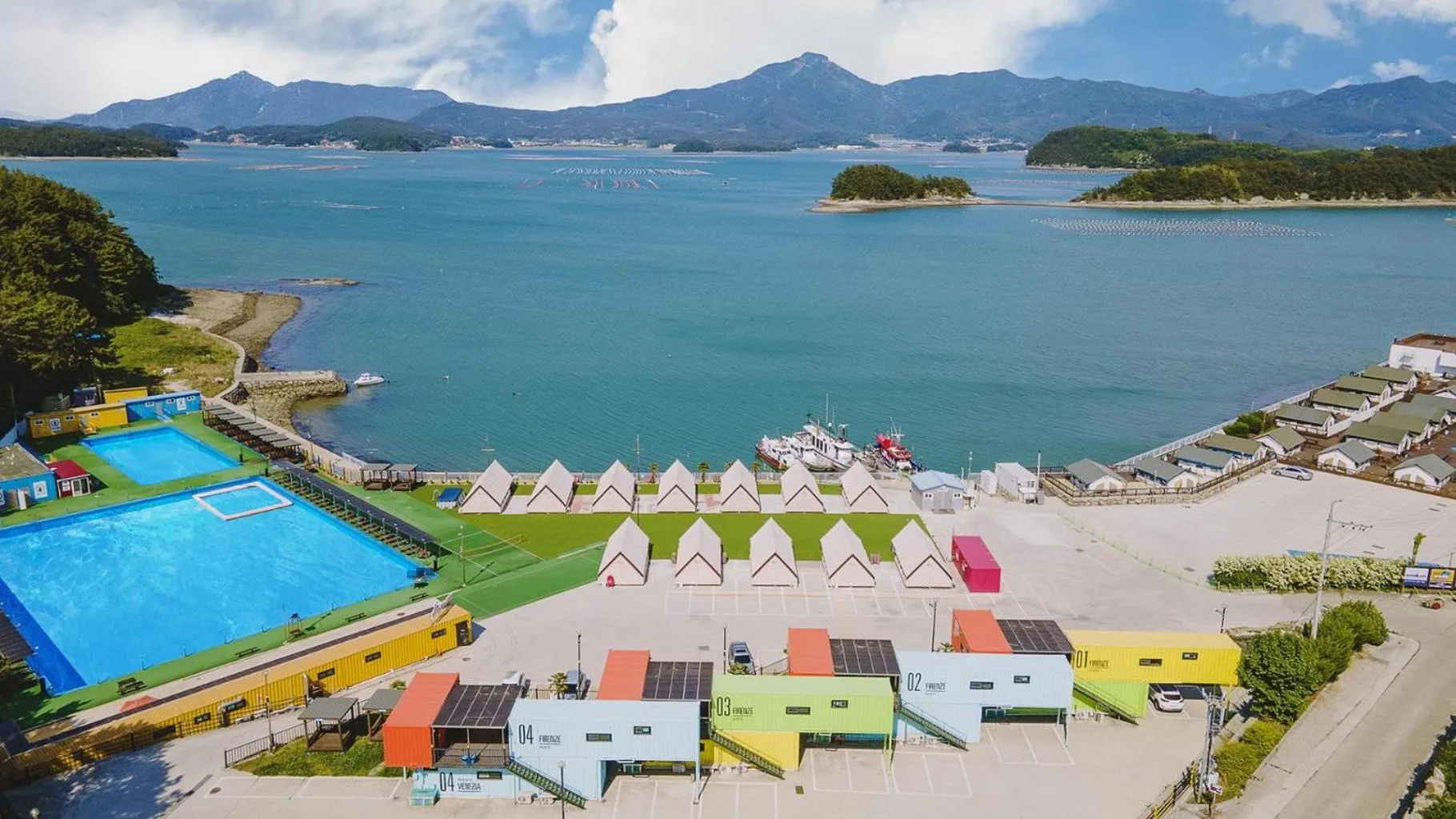 Property building in Goseong Bluebeach Pension&Glamping