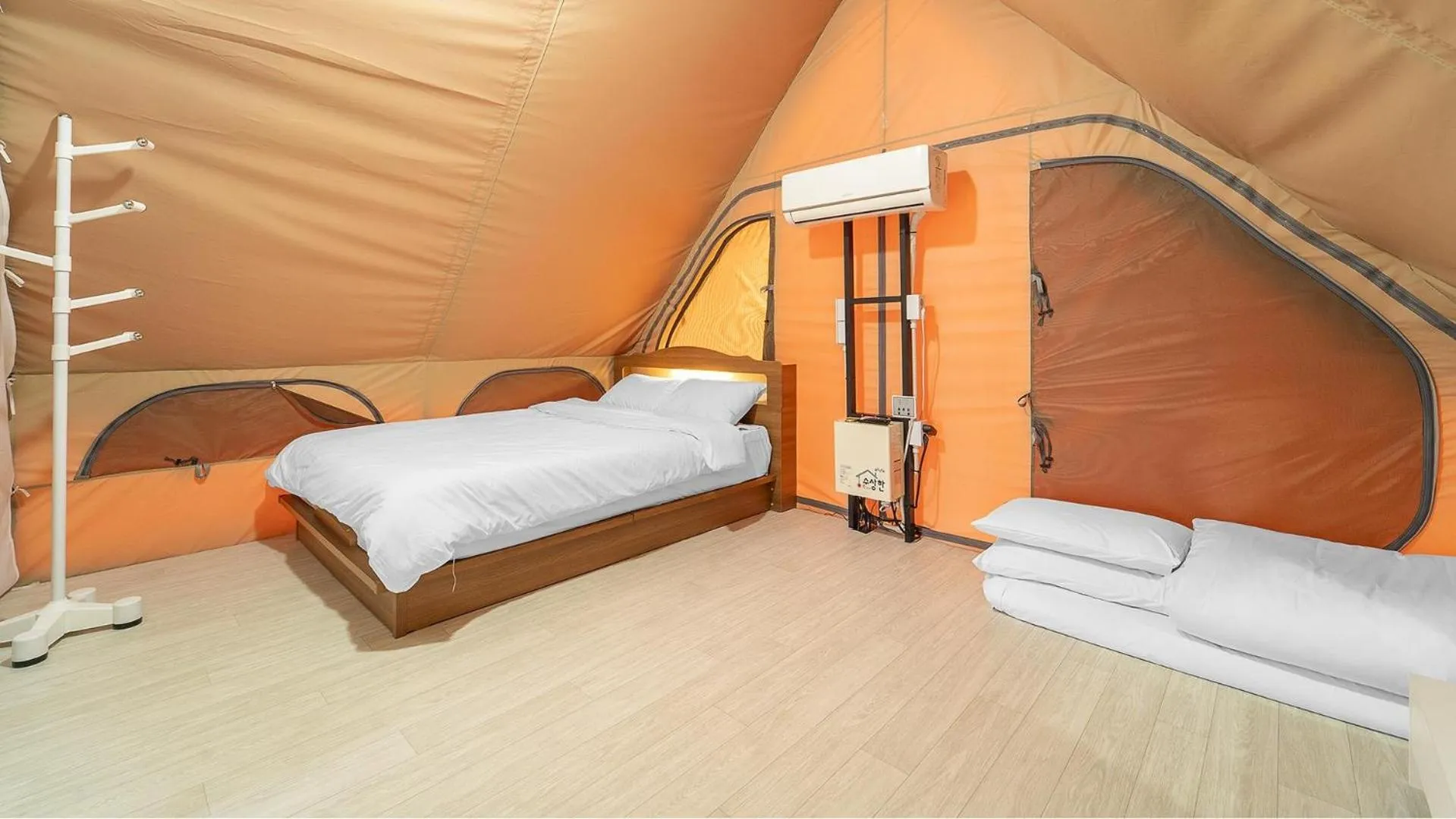 Property building, Bed in Goseong Bluebeach Pension&Glamping