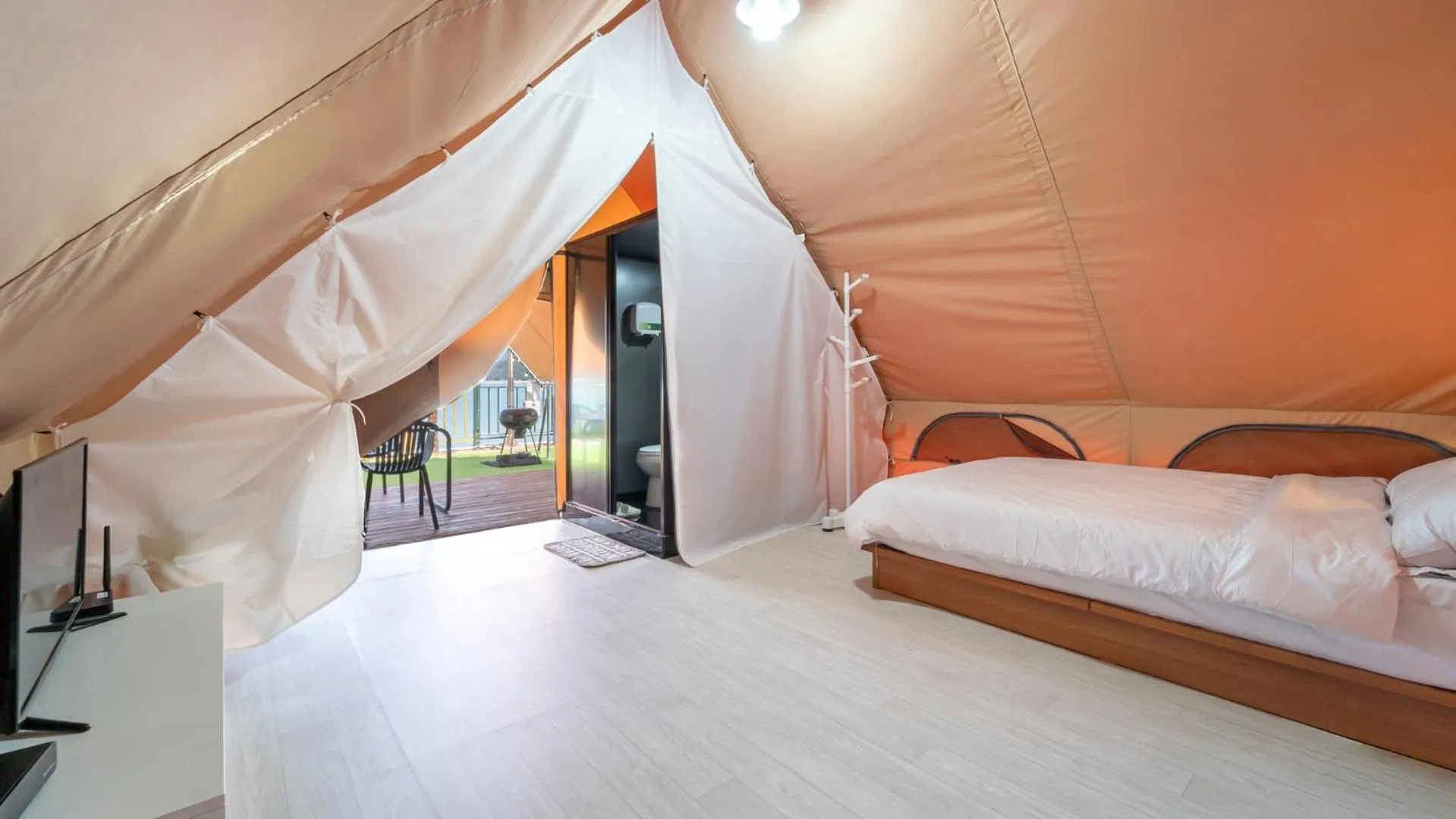 Photo of the whole room, Bed in Goseong Bluebeach Pension&Glamping