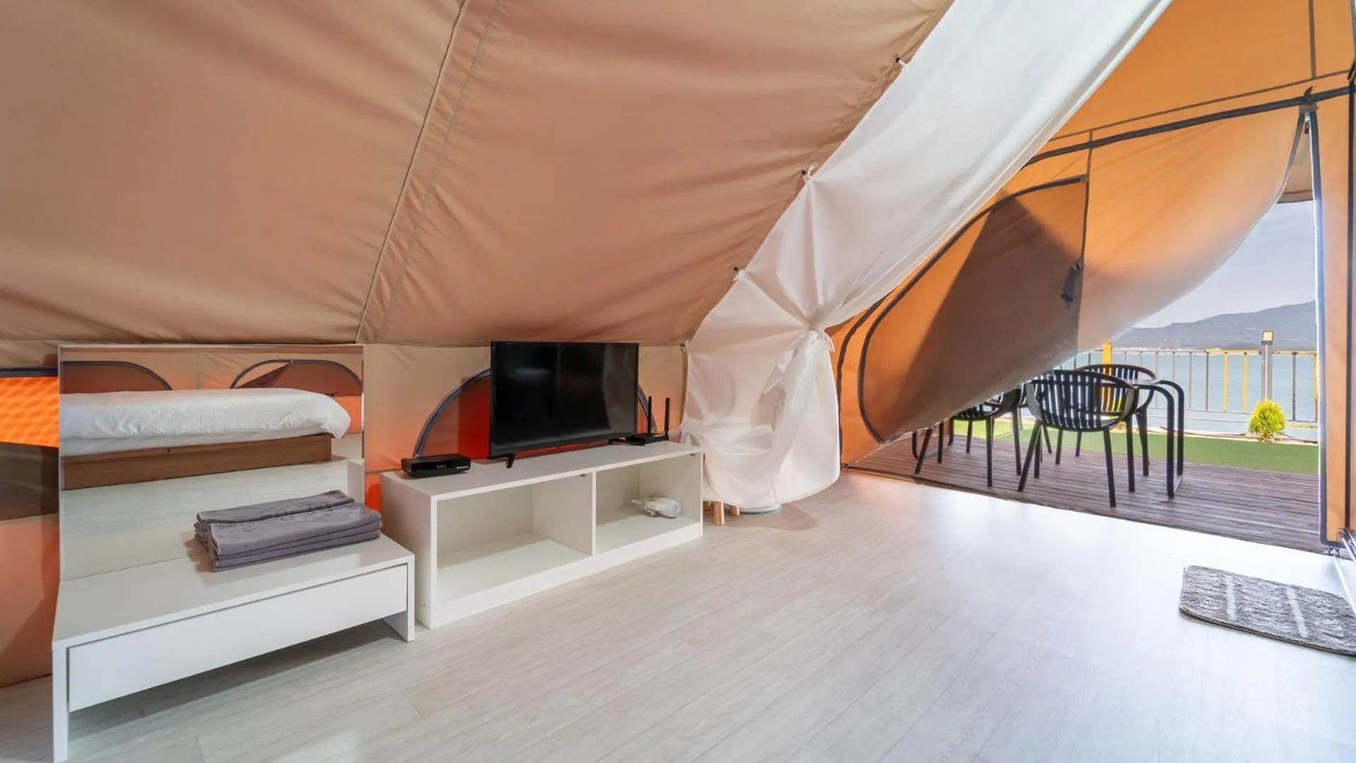 Photo of the whole room, Bed in Goseong Bluebeach Pension&Glamping