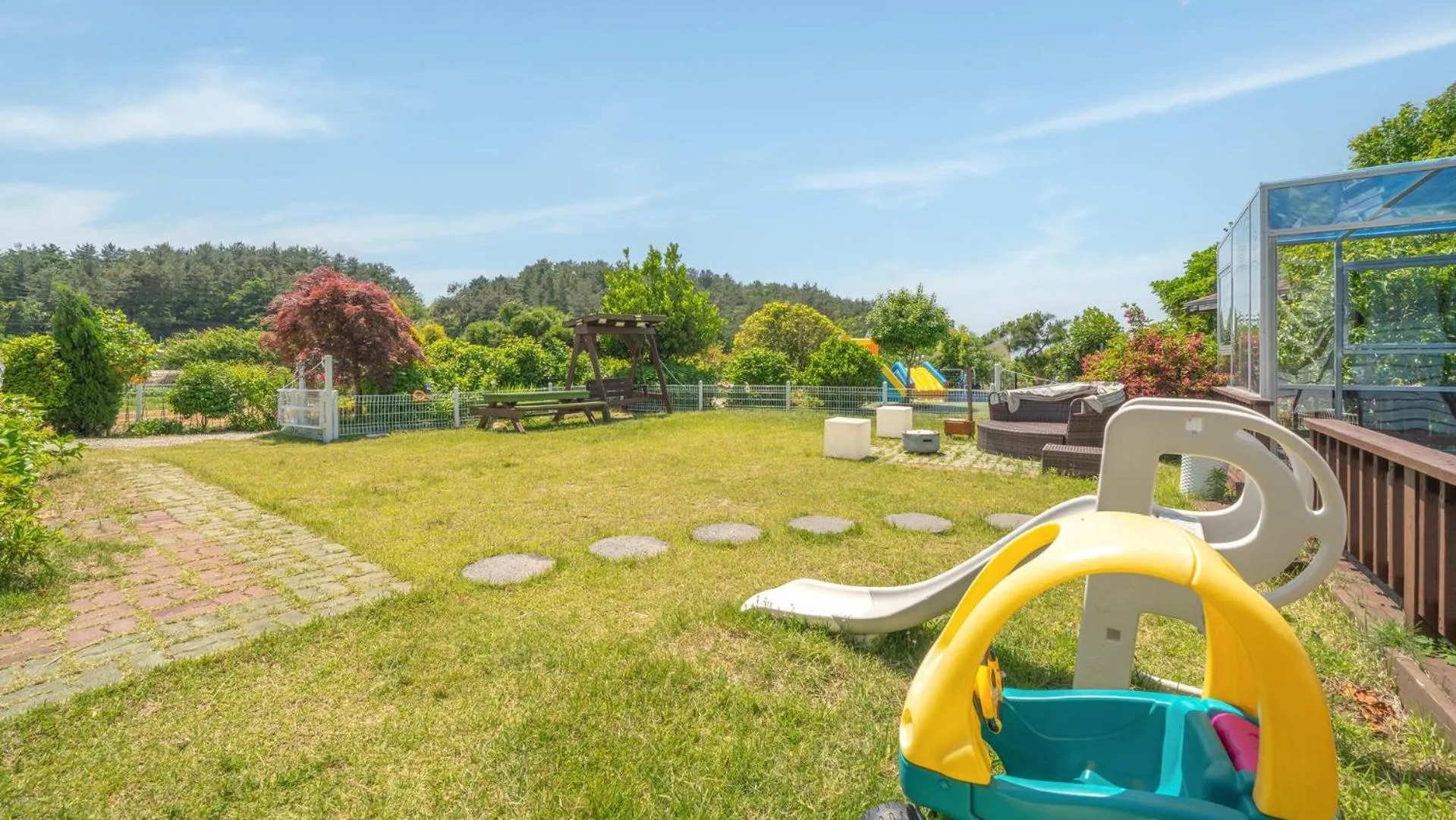 Property building in Yeosu Noeul Walk Pet Pension