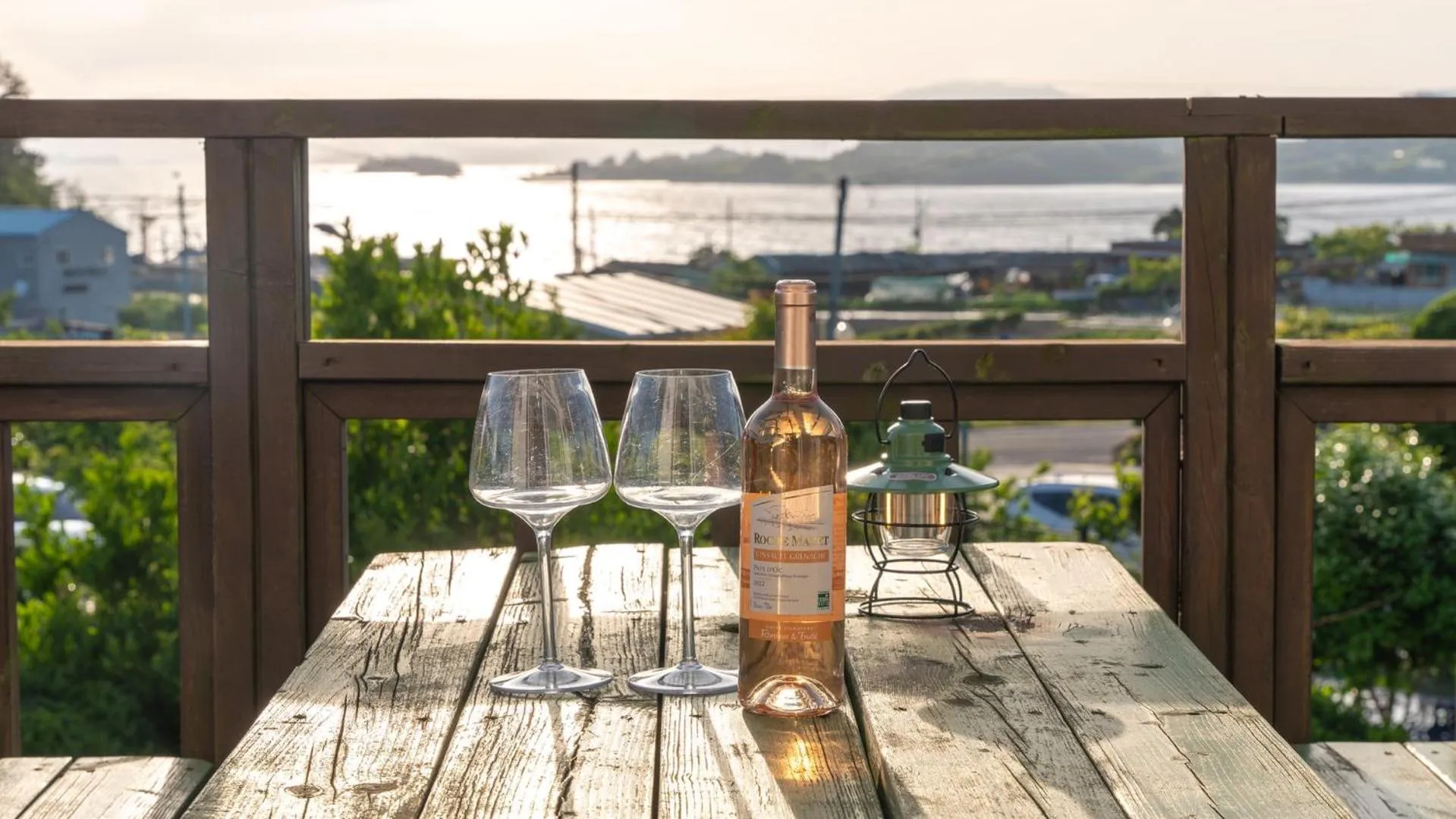 Property building in Yeosu Noeul Walk Pet Pension