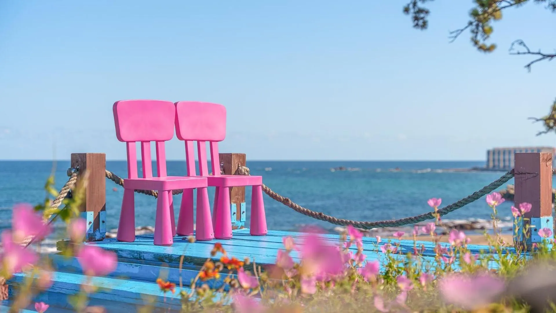 Property building in Pohang Puleungolae Caravan