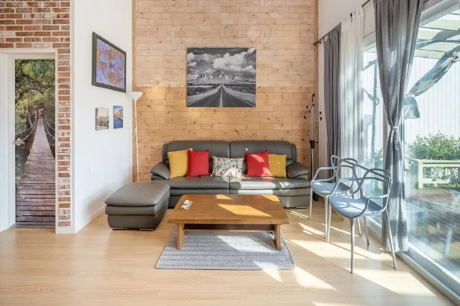 Property building in Jeju Jongdalrifeel House