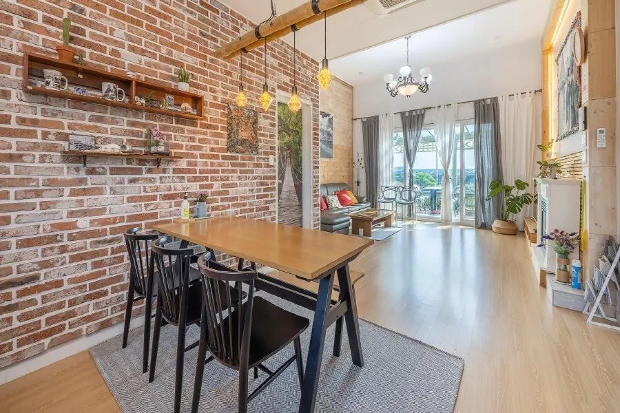 Property building in Jeju Jongdalrifeel House