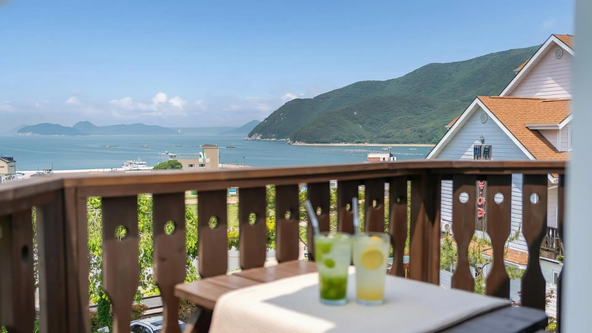 Property building in Geoje Gaonara Pension