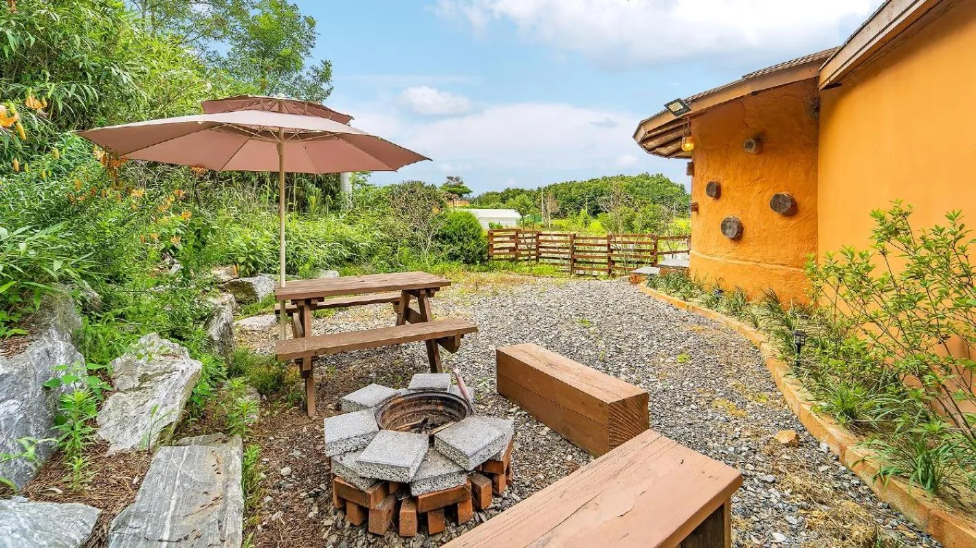 Property building in Taean Todamgil Pension