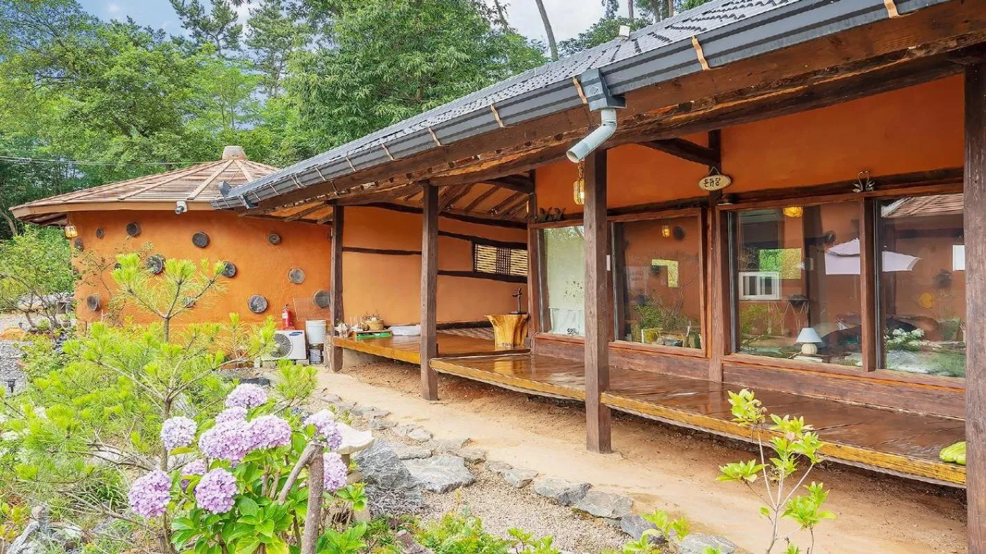 Property building in Taean Todamgil Pension