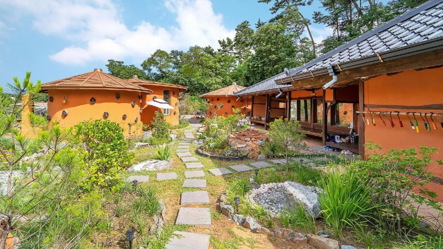 Property building in Taean Todamgil Pension