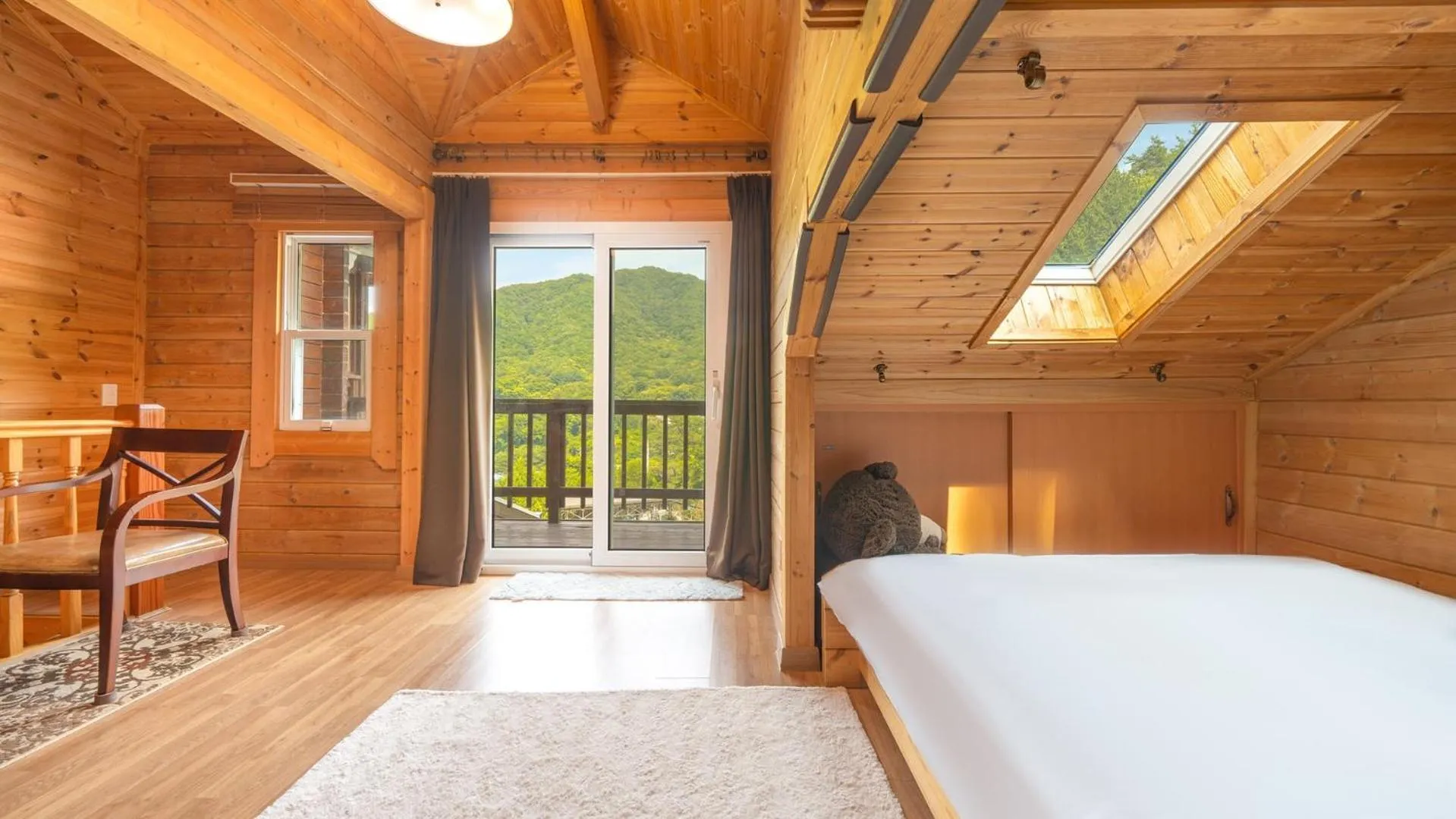 Property building, Bed in Yangpyeong Isobiyagi Spa Pension