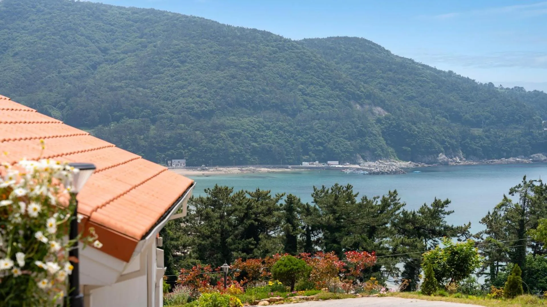 Property building in Namhae Eagless Poolvilla Pension