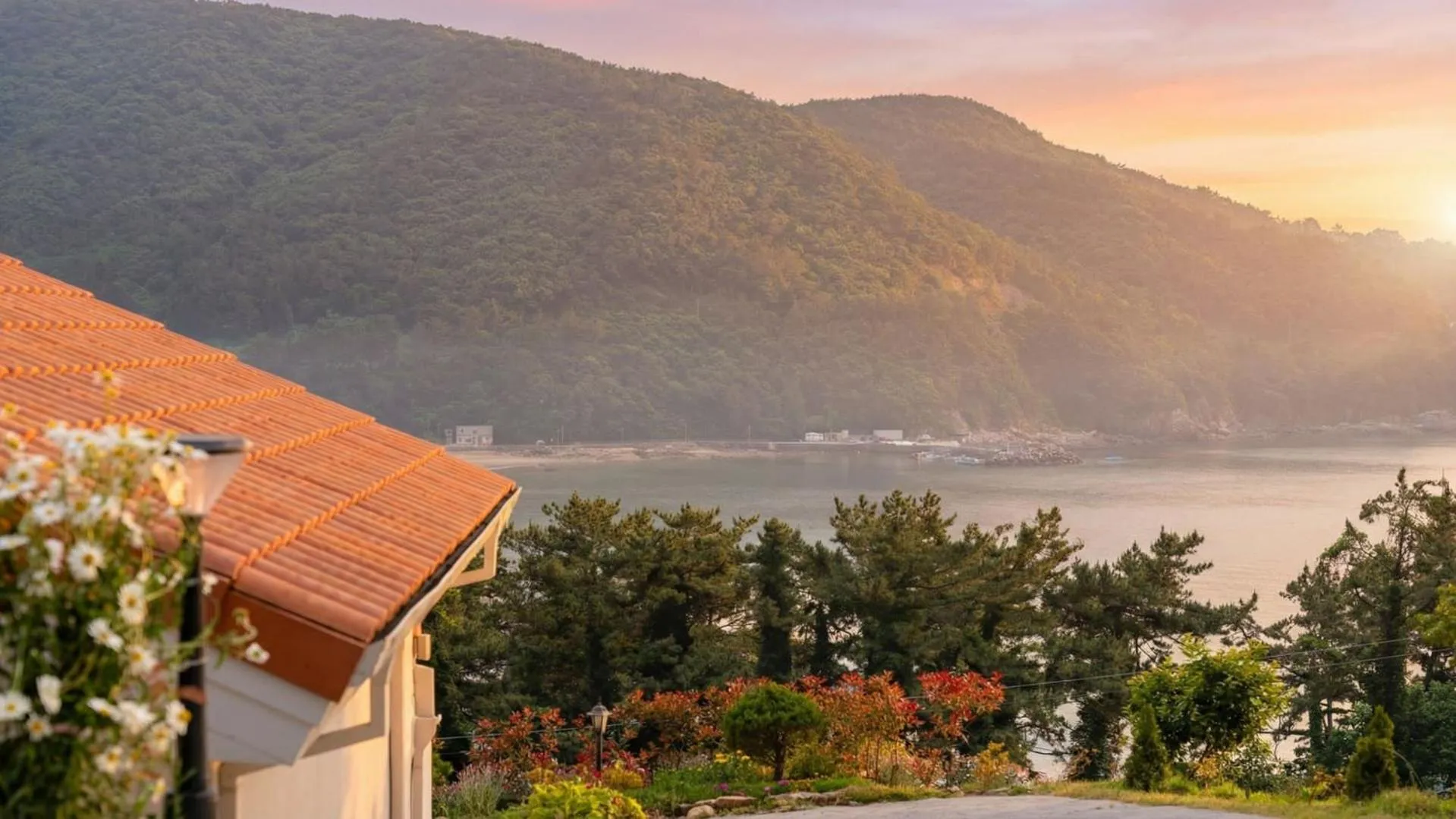 Property building in Namhae Eagless Poolvilla Pension