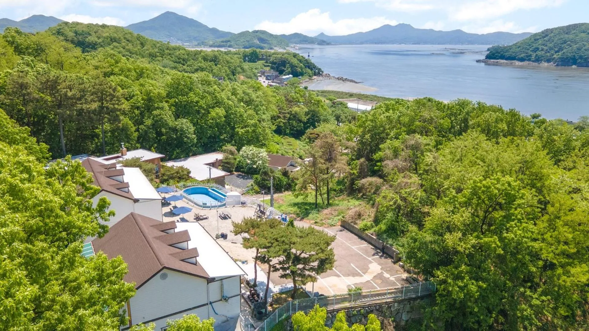 Property building in Ganghwa Giverny Spa Pension