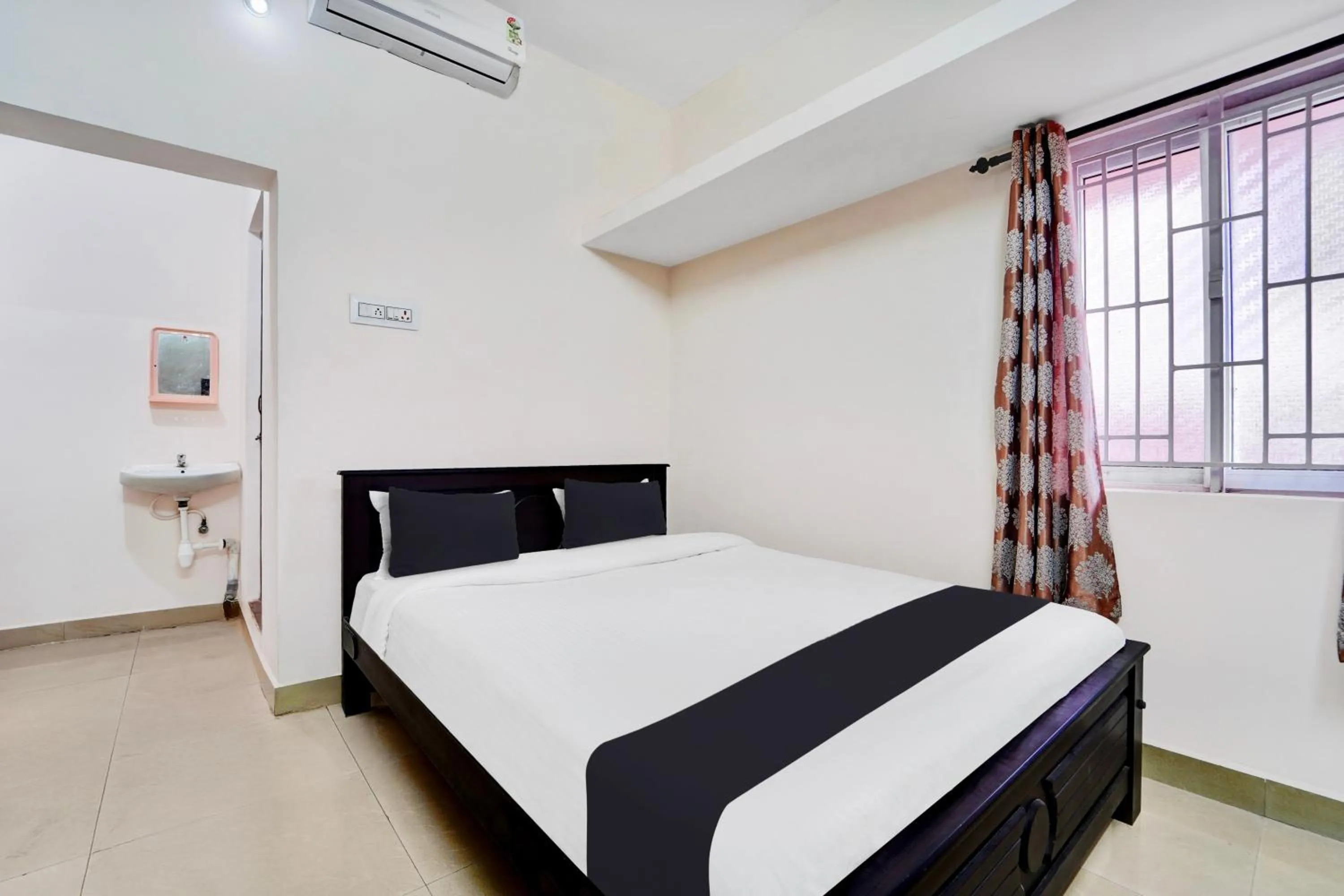 Bedroom, Bed in Super Hotel O Viswapuram