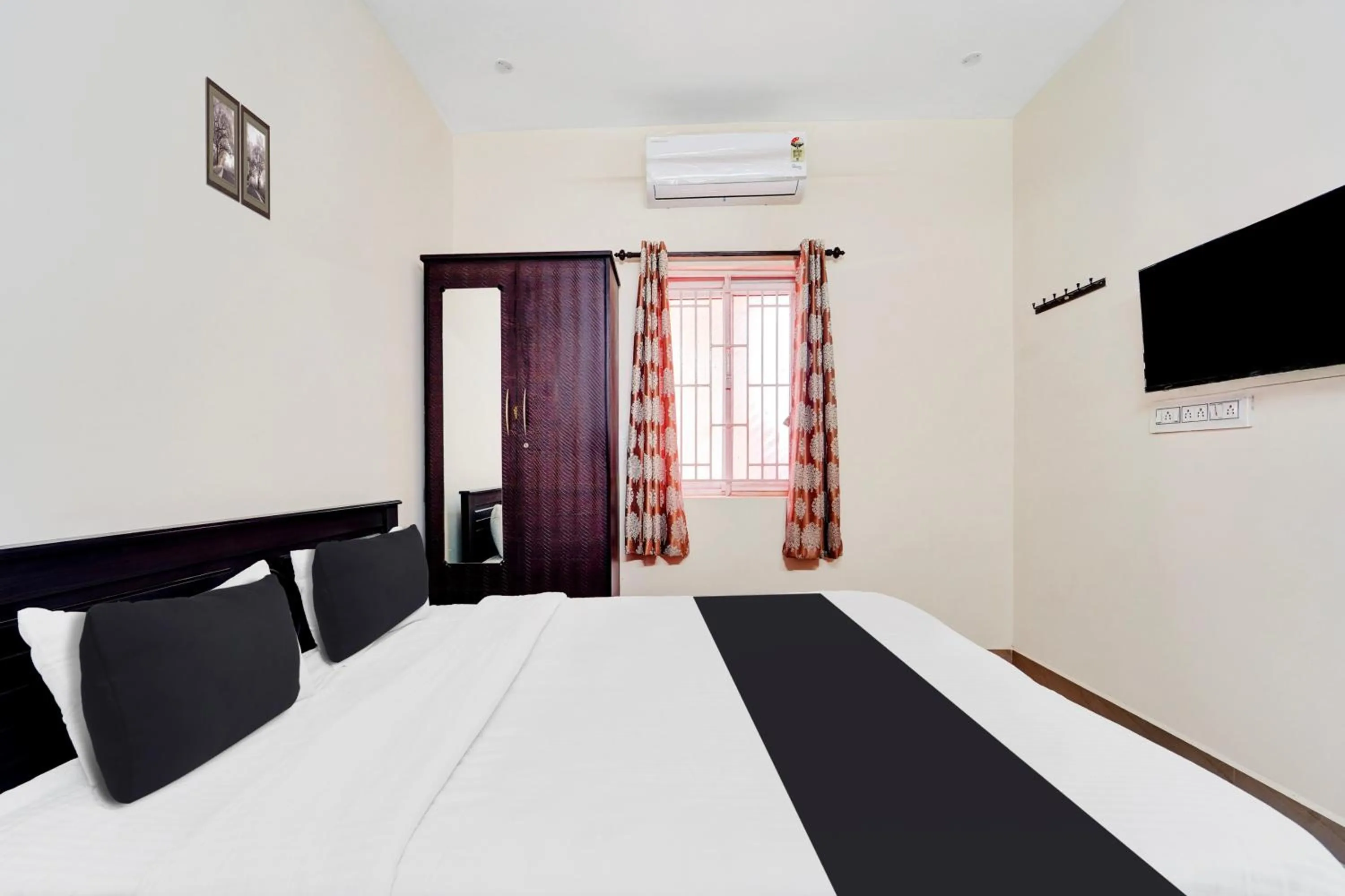 Bedroom, Bed in Super Hotel O Viswapuram