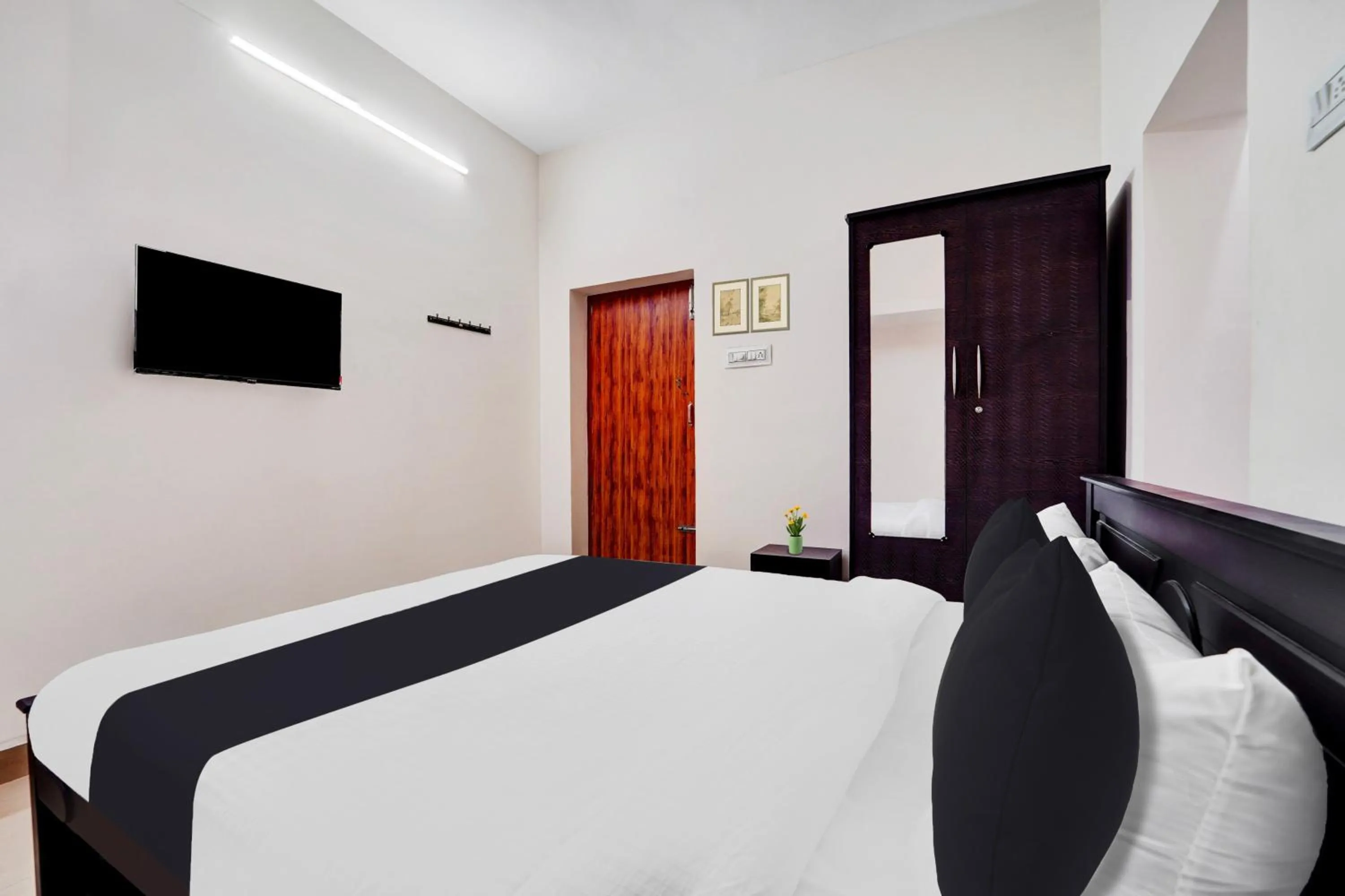 Bedroom, Bed in Super Hotel O Viswapuram