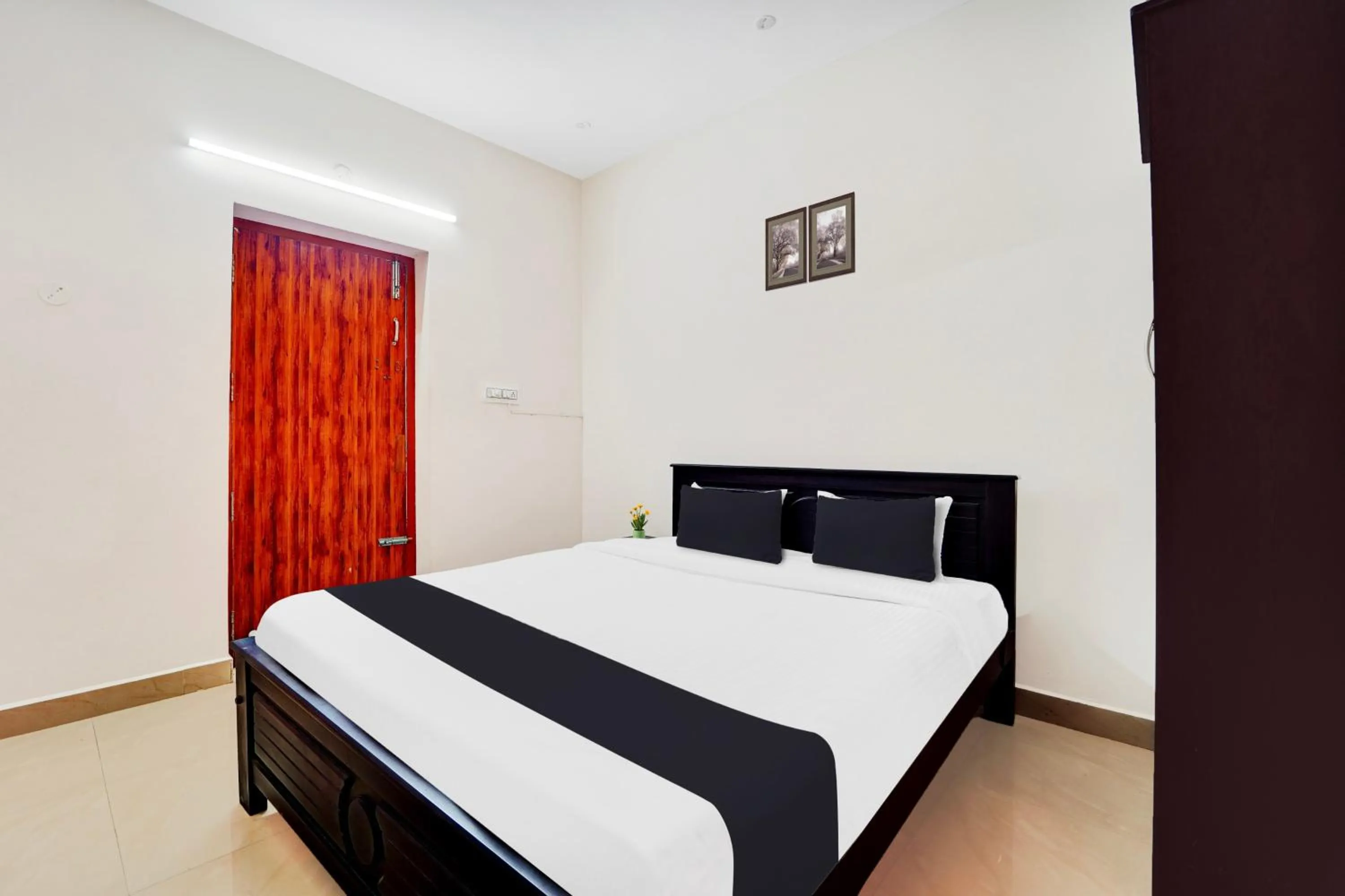 Bedroom, Bed in Super Hotel O Viswapuram