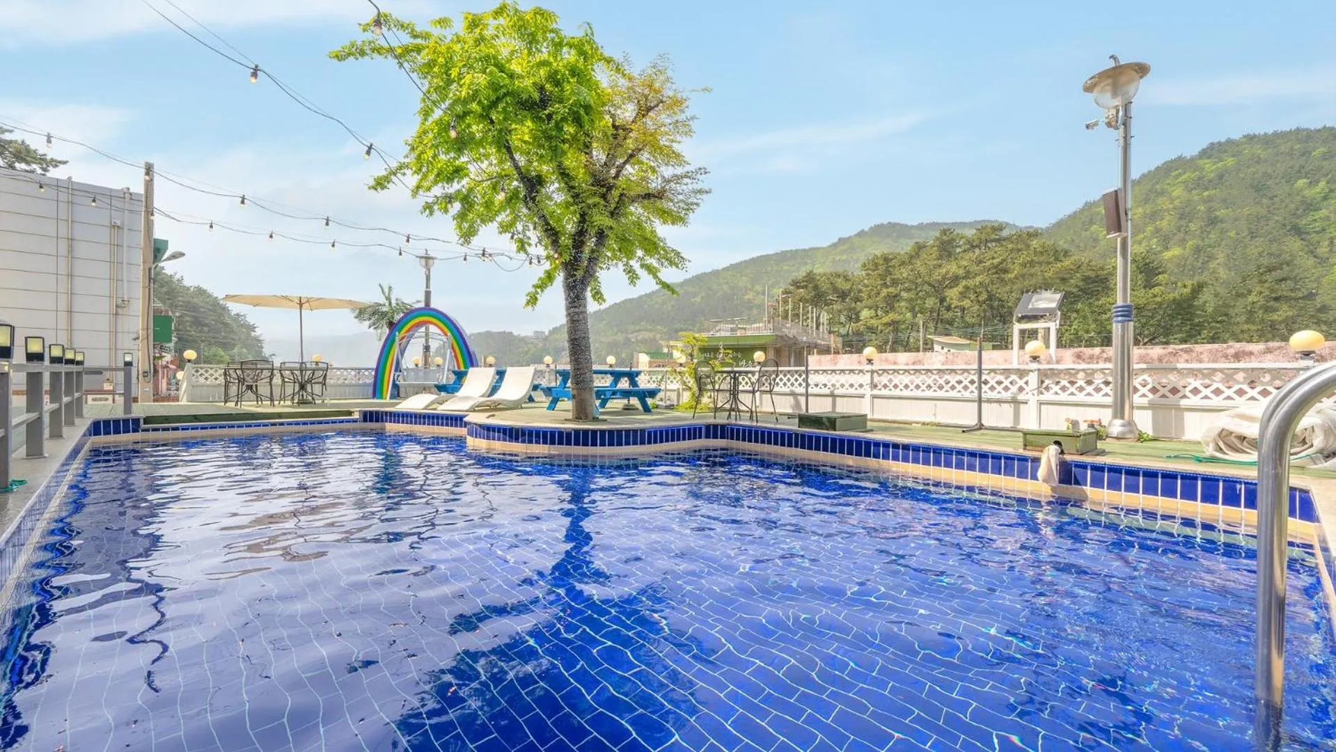 Property building in Yeosu Bebeolleh Pension