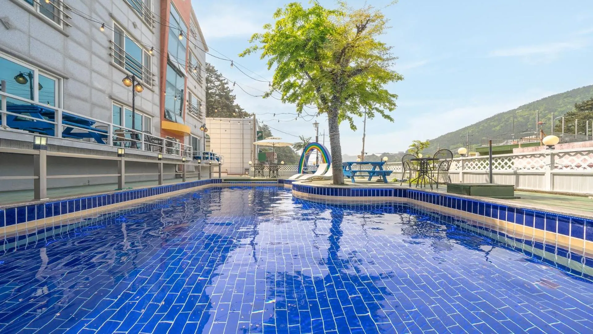 Property building in Yeosu Bebeolleh Pension