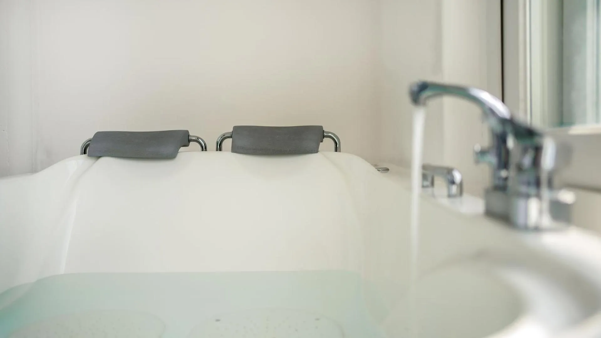 Photo of the whole room in Yeosu Bebeolleh Pension