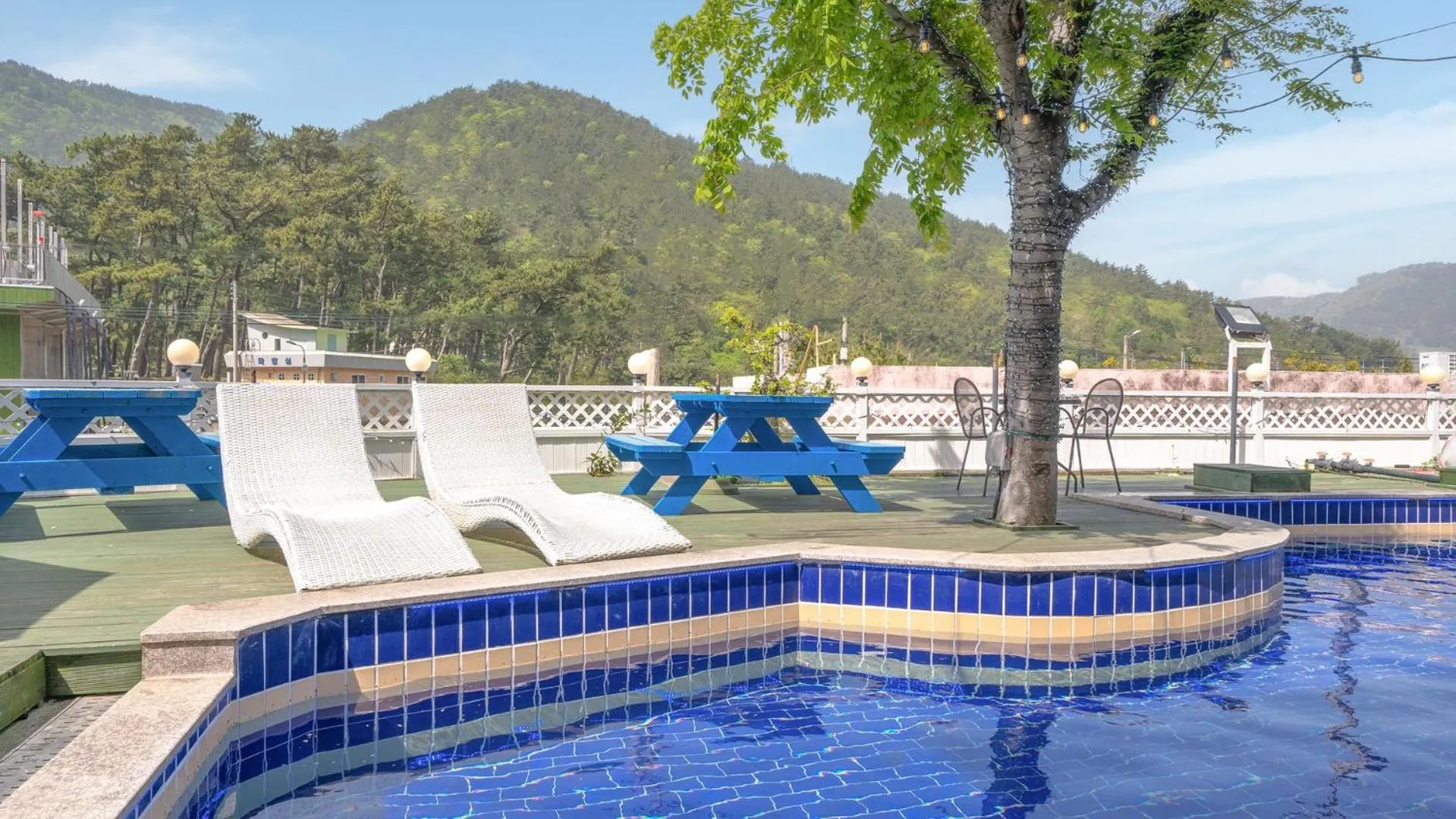 Property building in Yeosu Bebeolleh Pension