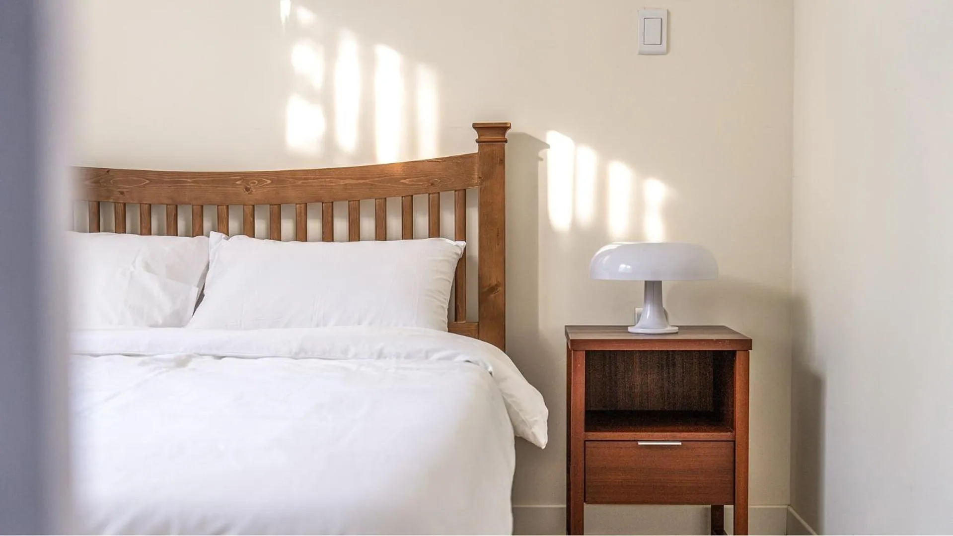 Property building, Bed in Jeju Stay Rowoon Dockchae Pension