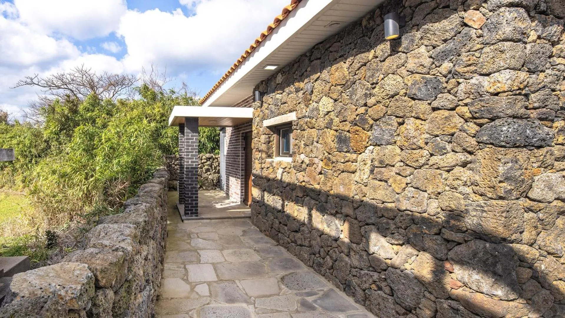 Property building in Jeju Stay Rowoon Dockchae Pension