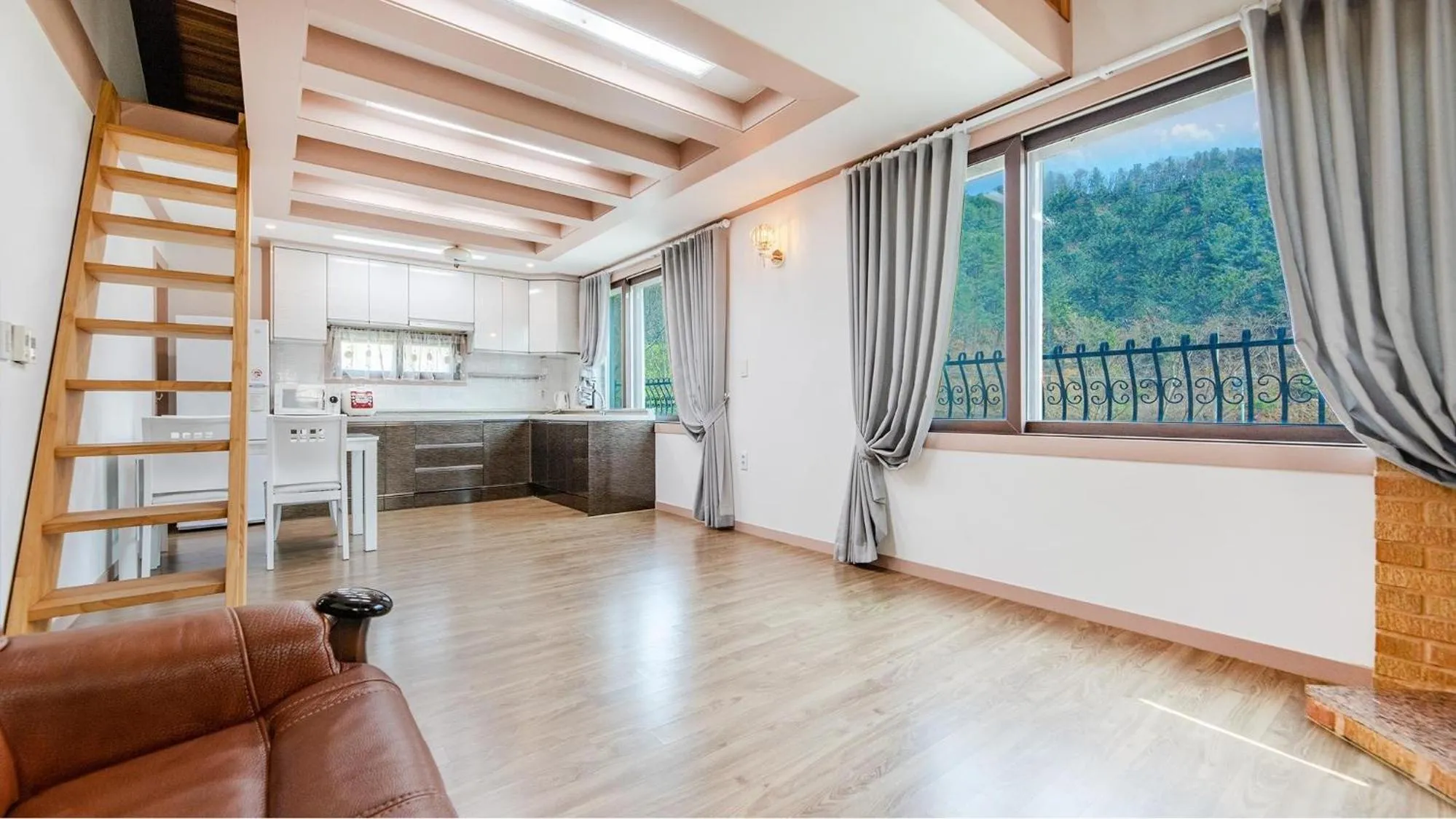 Property building in Gapyeong Maplein Pension